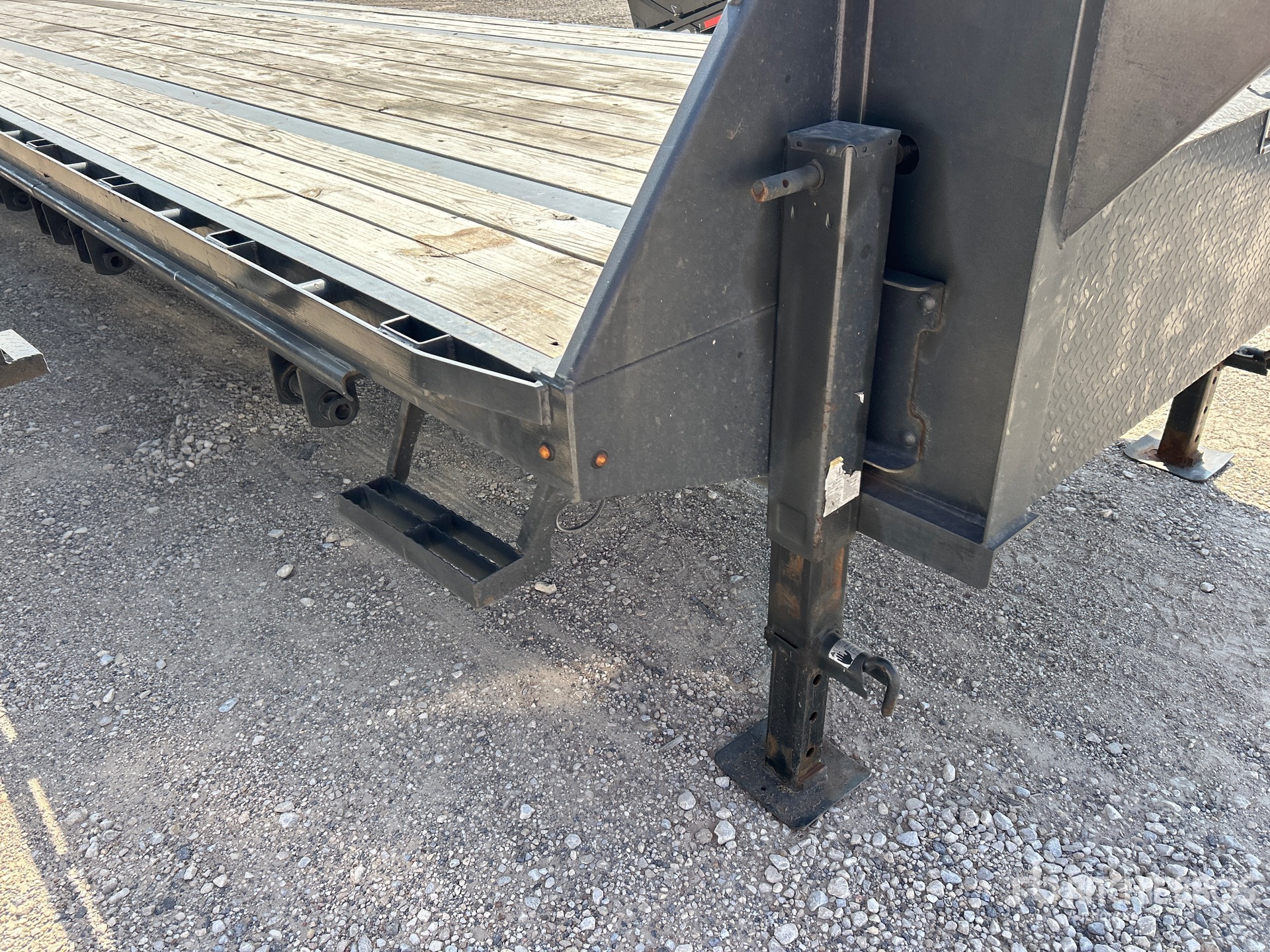 2025 Delco 40 ft T/A Gooseneck