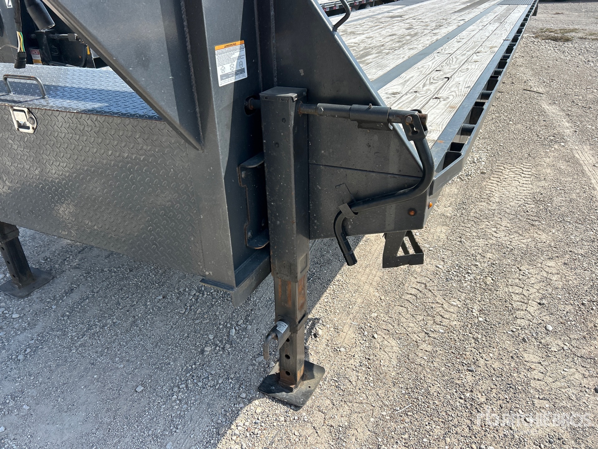 2025 Delco 40 ft T/A Gooseneck