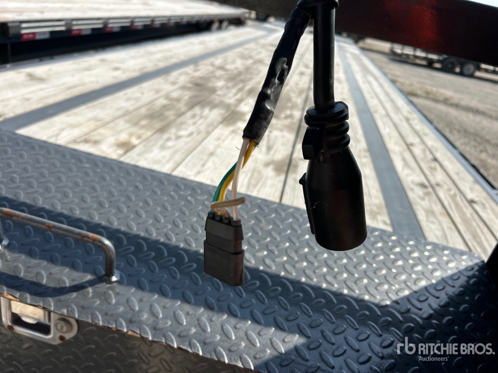 2025 Delco 40 ft T/A Gooseneck