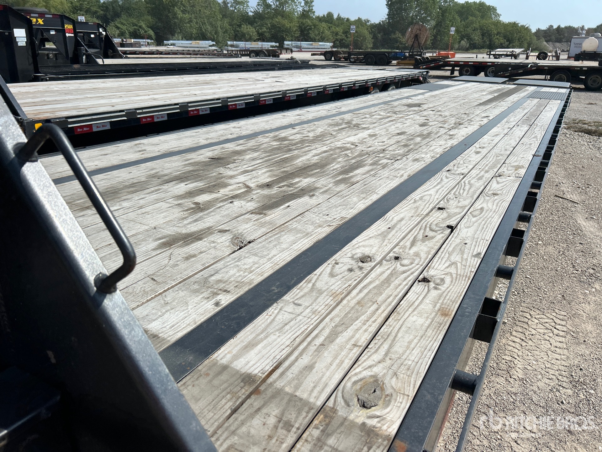 2025 Delco 40 ft T/A Gooseneck