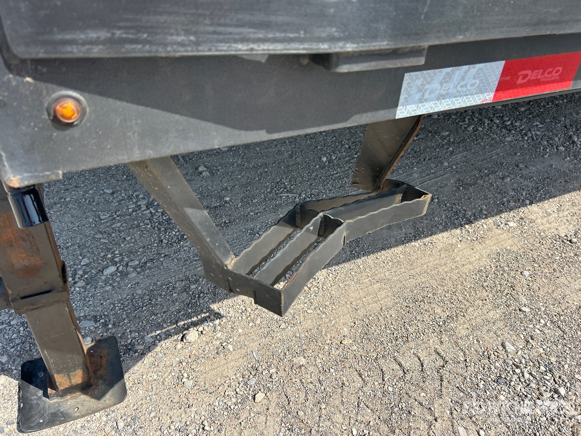 2025 Delco 40 ft T/A Gooseneck