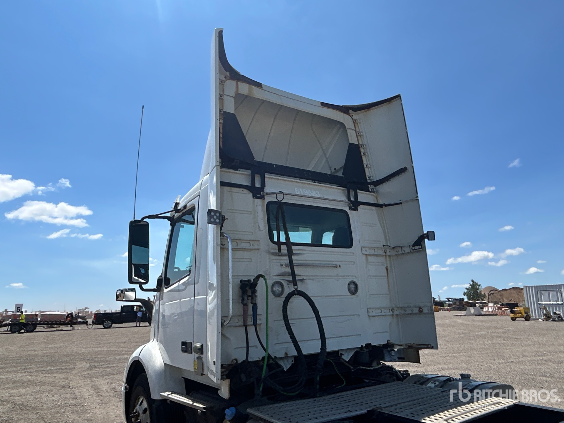 2020 Volvo VNR