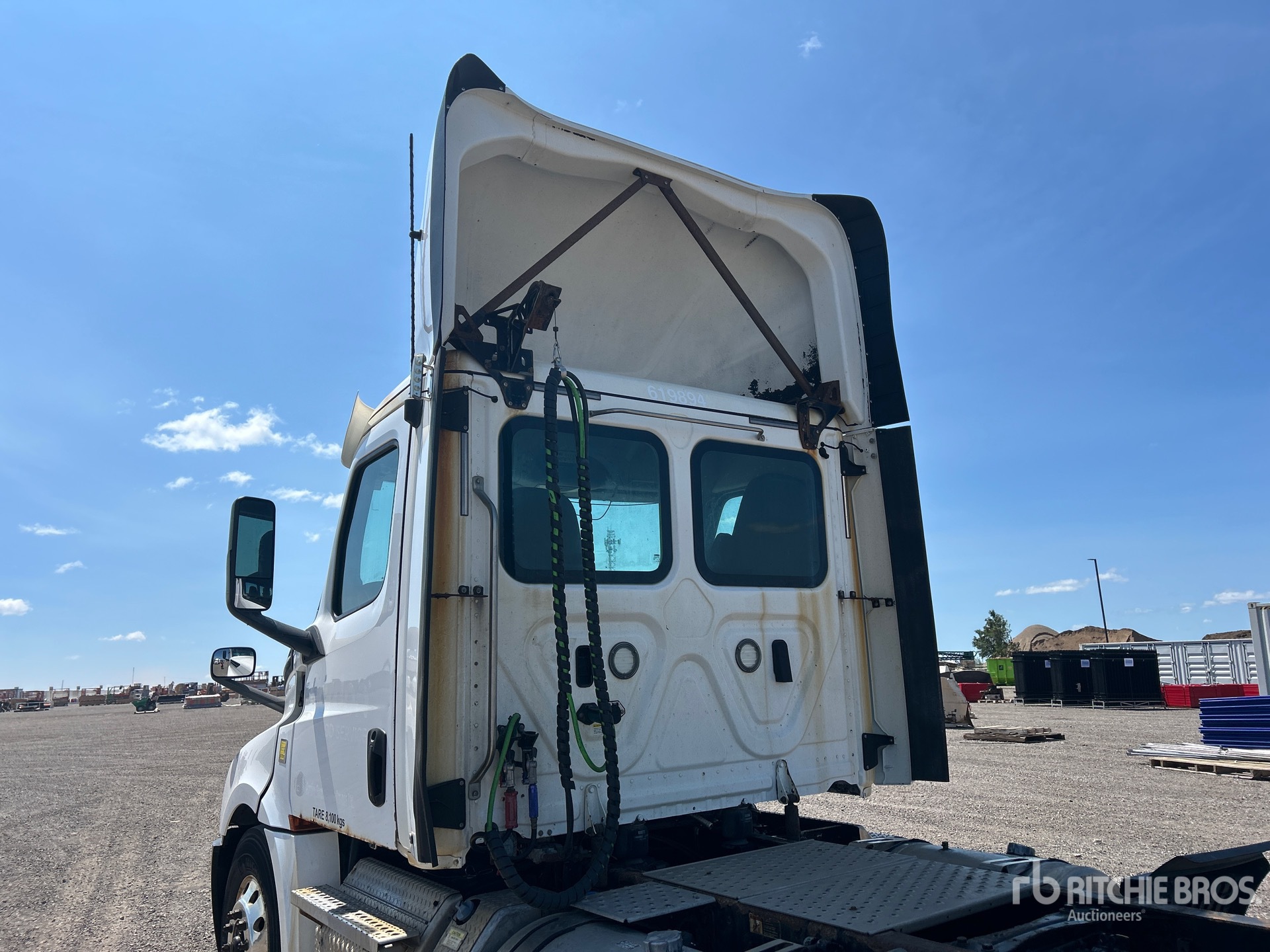 2020 Freightliner CASCADIA 126