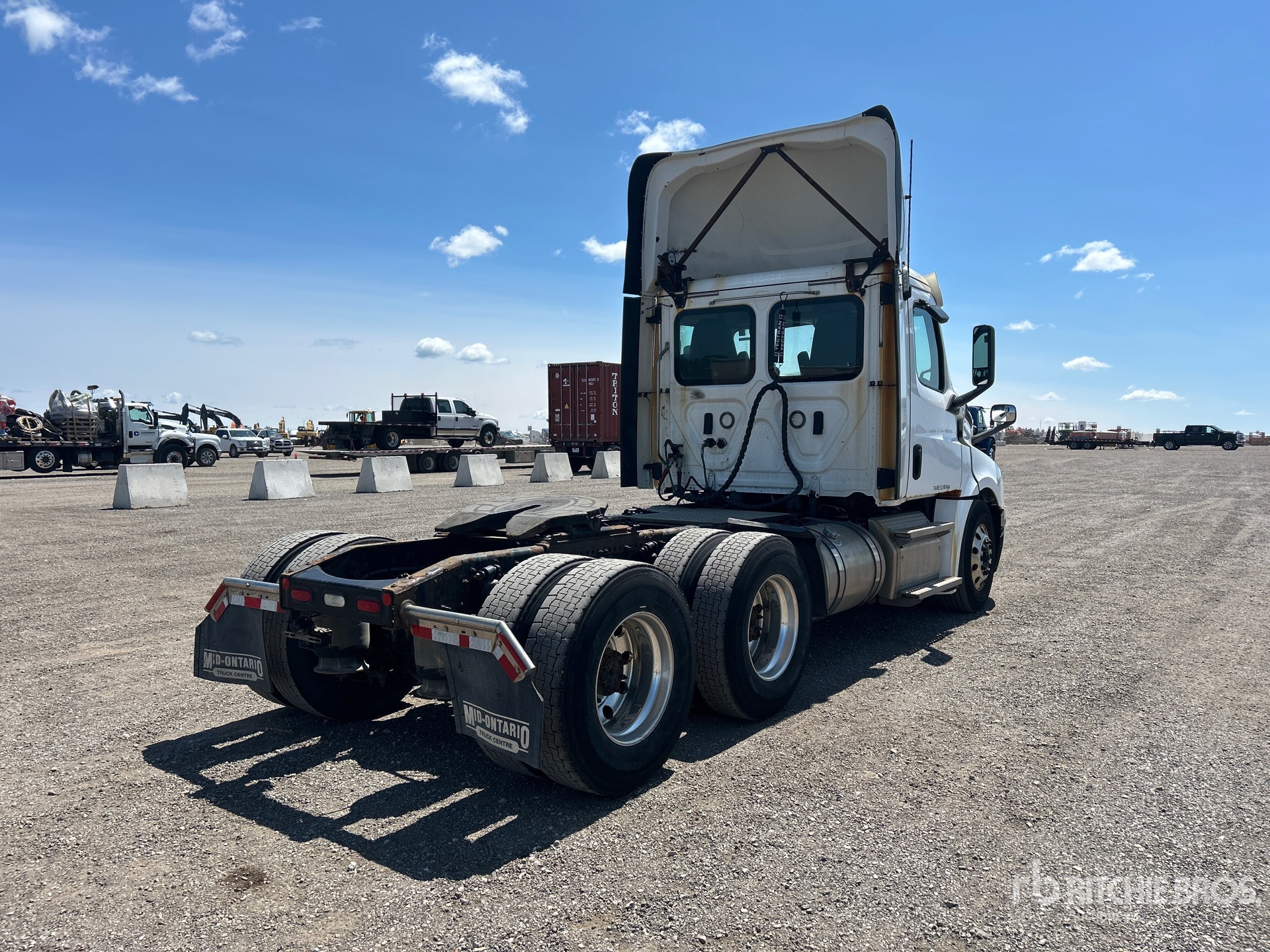 2020 Freightliner CASCADIA 126