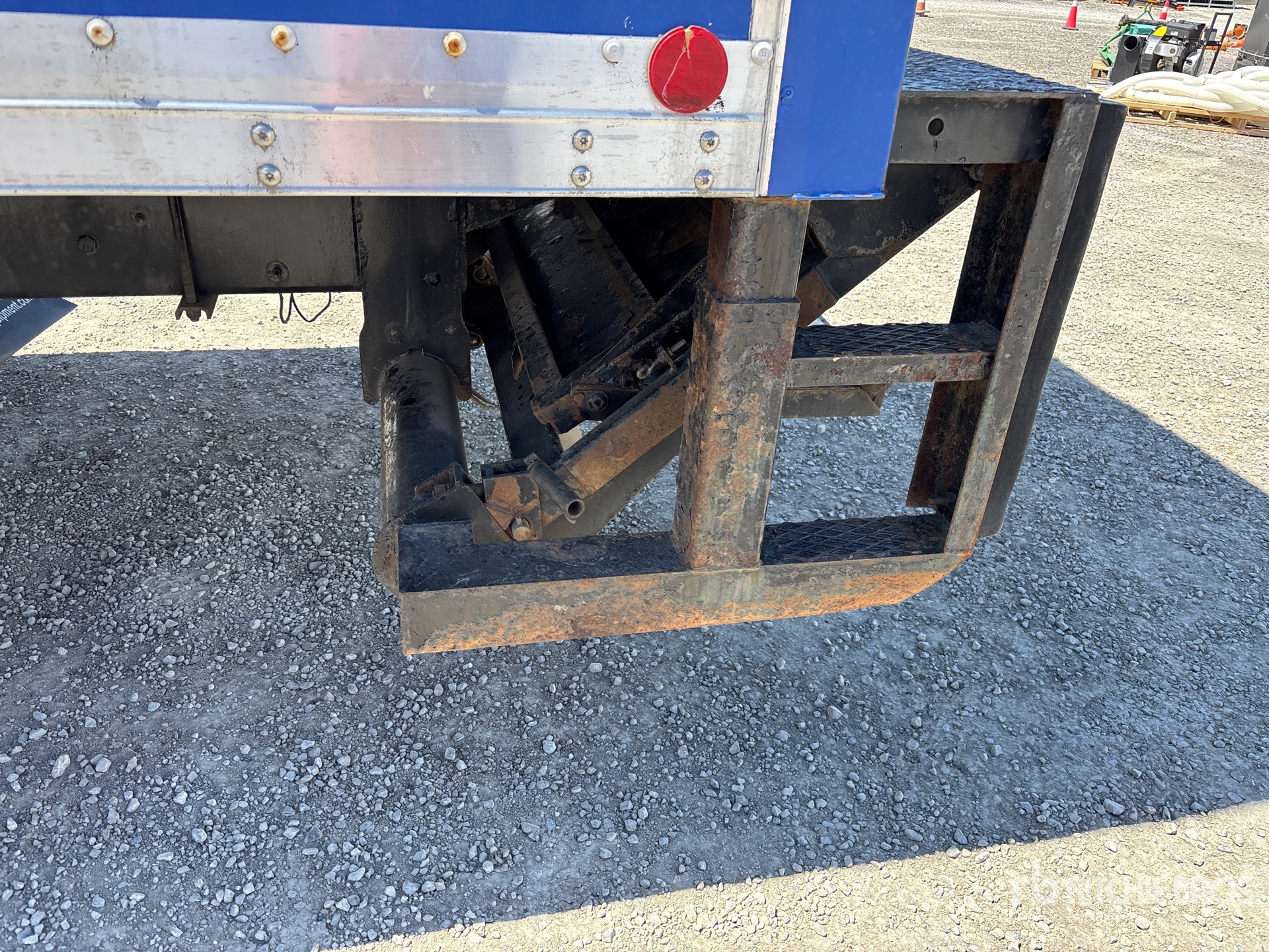 2005 Freightliner M2 106