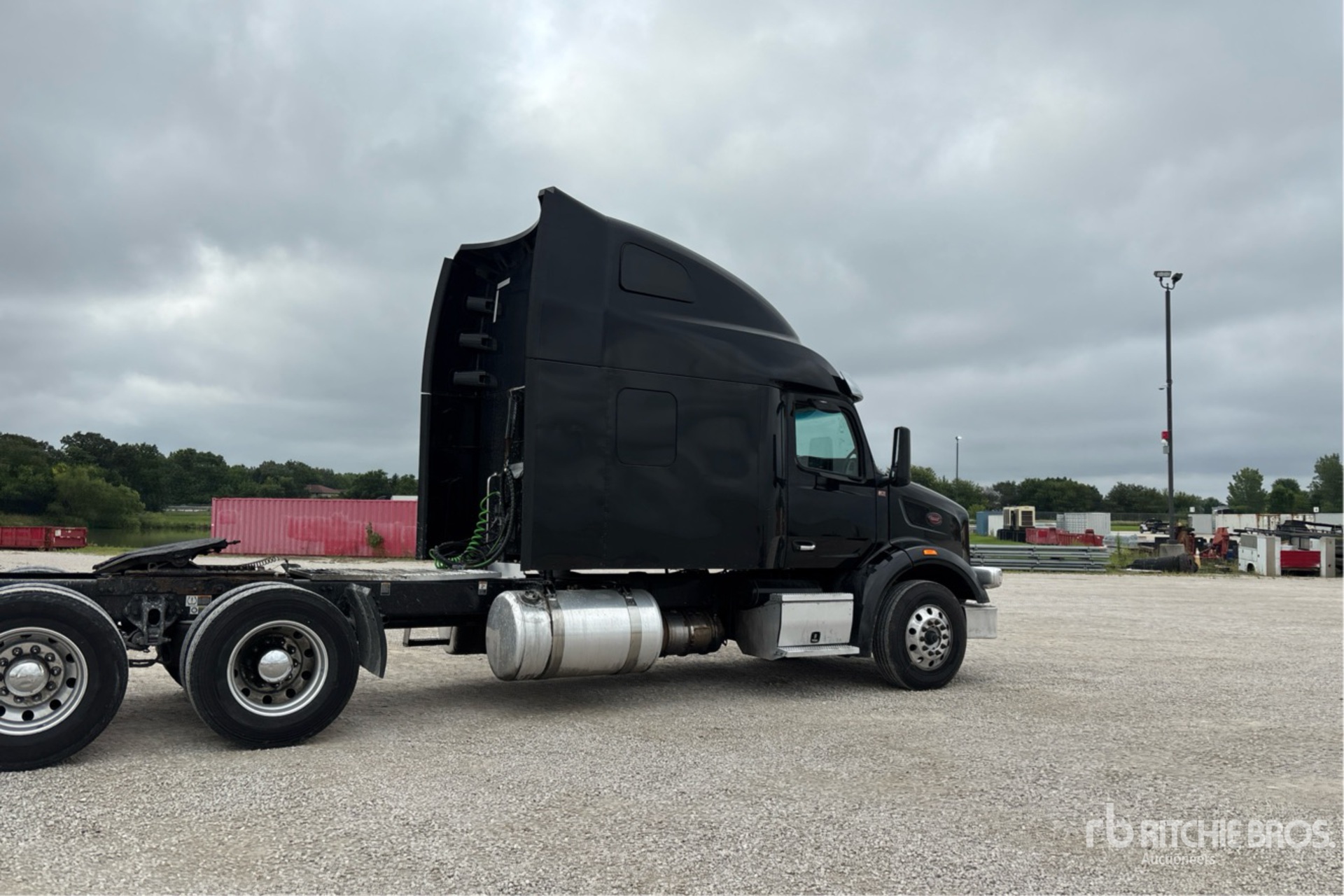 2023 Peterbilt 567
