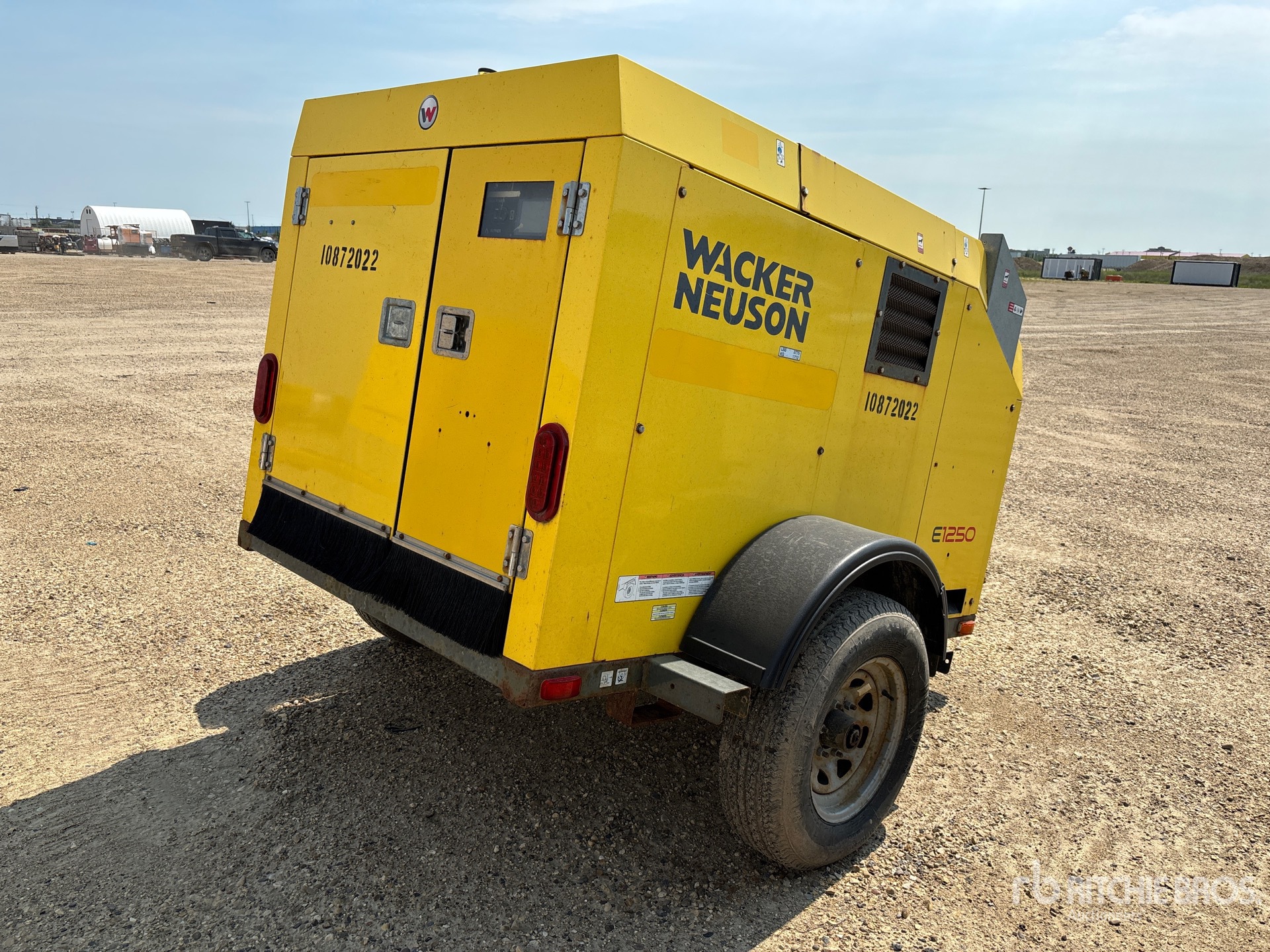 General Appearance with Picture, Right Rear Corner