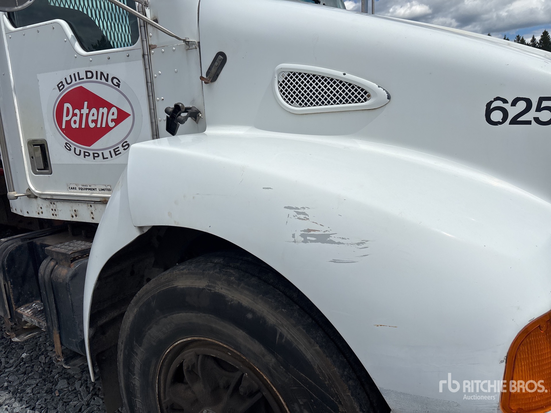 1998 Kenworth T300