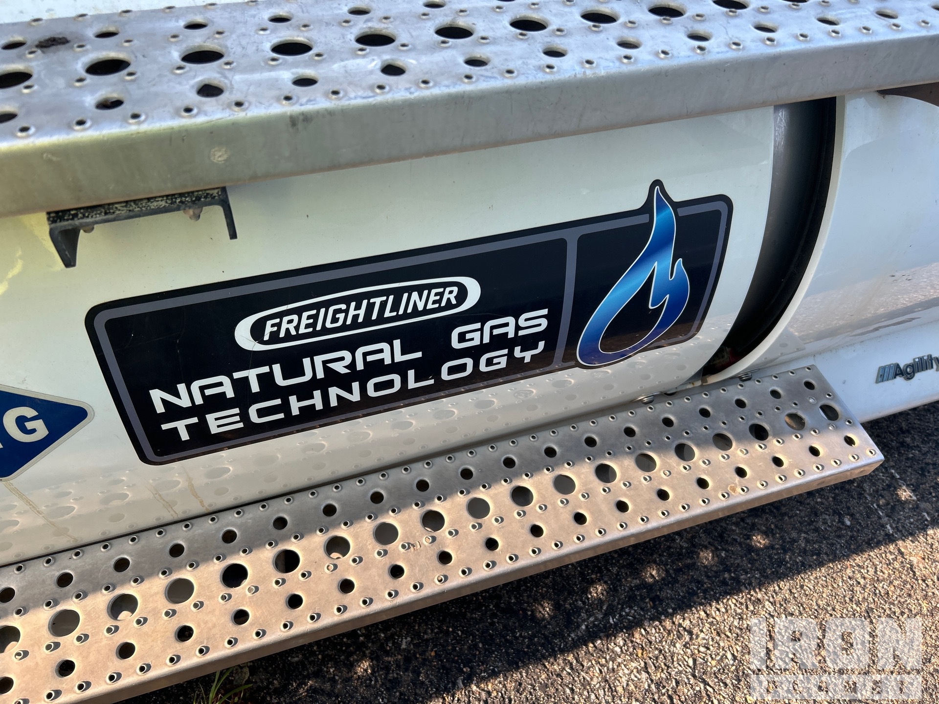 2015 Freightliner CASCADIA 113