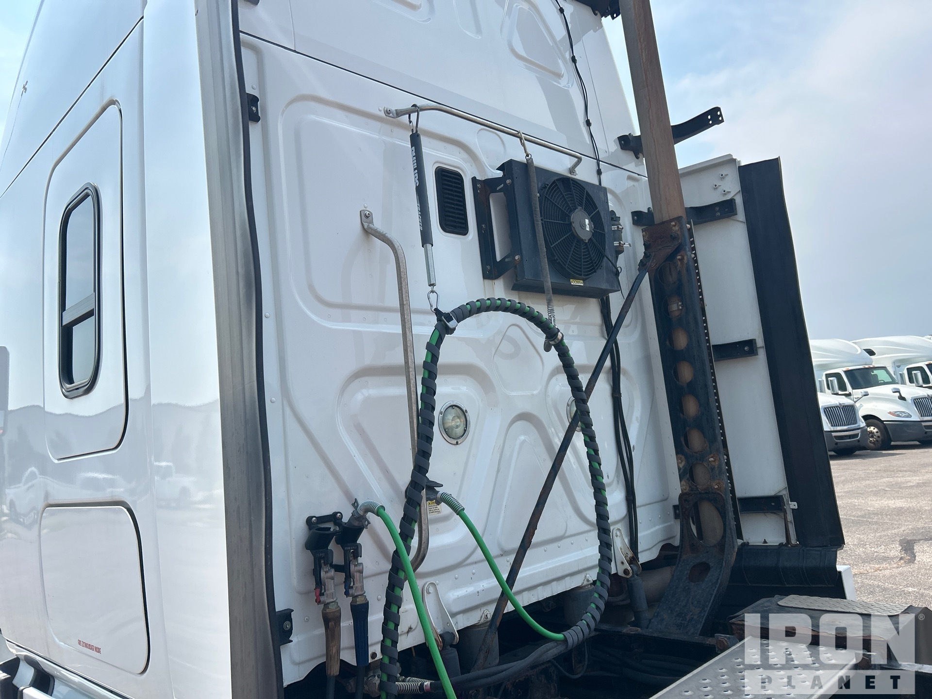 2016 Freightliner CASCADIA 125