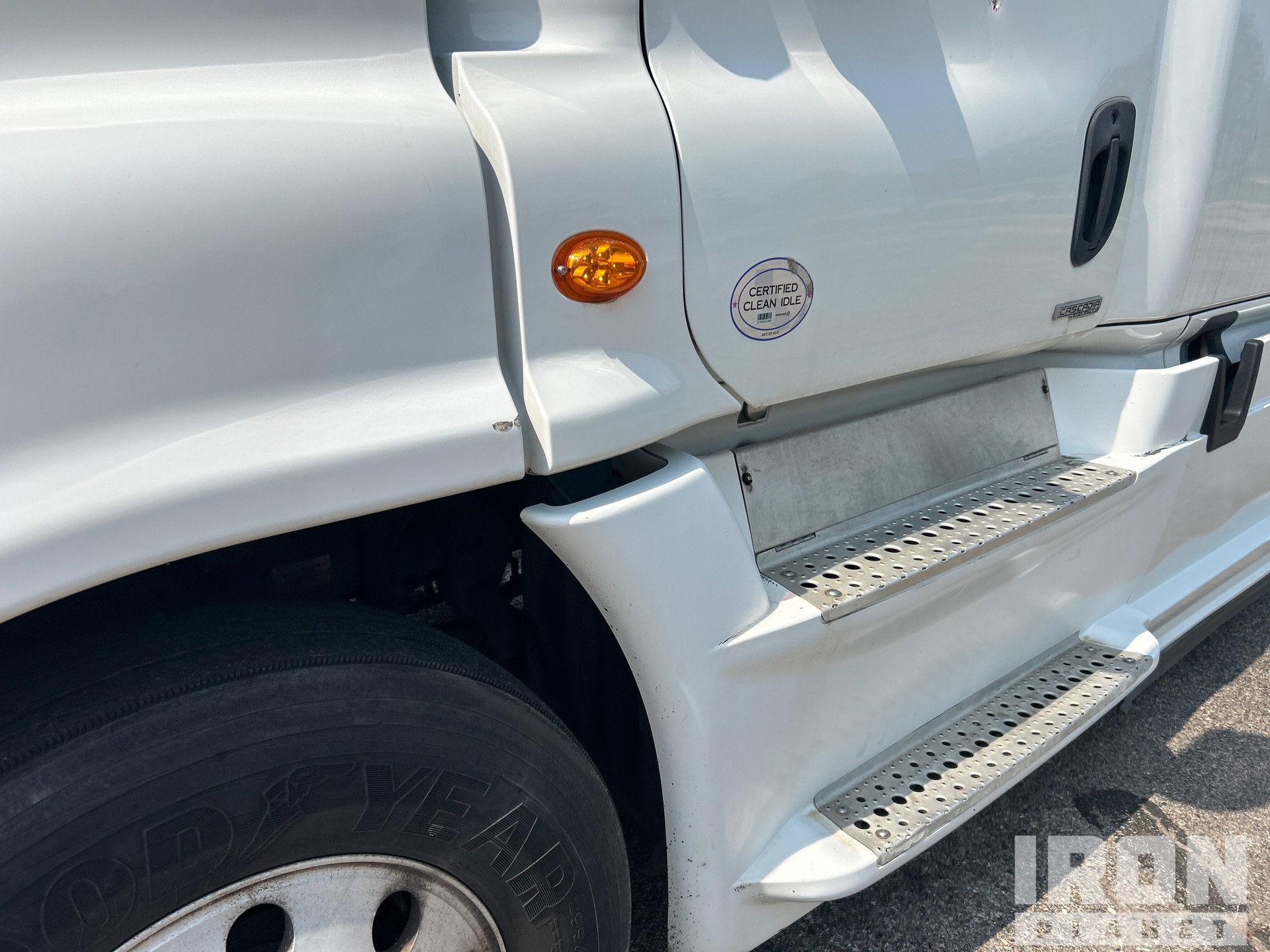 2016 Freightliner CASCADIA 125