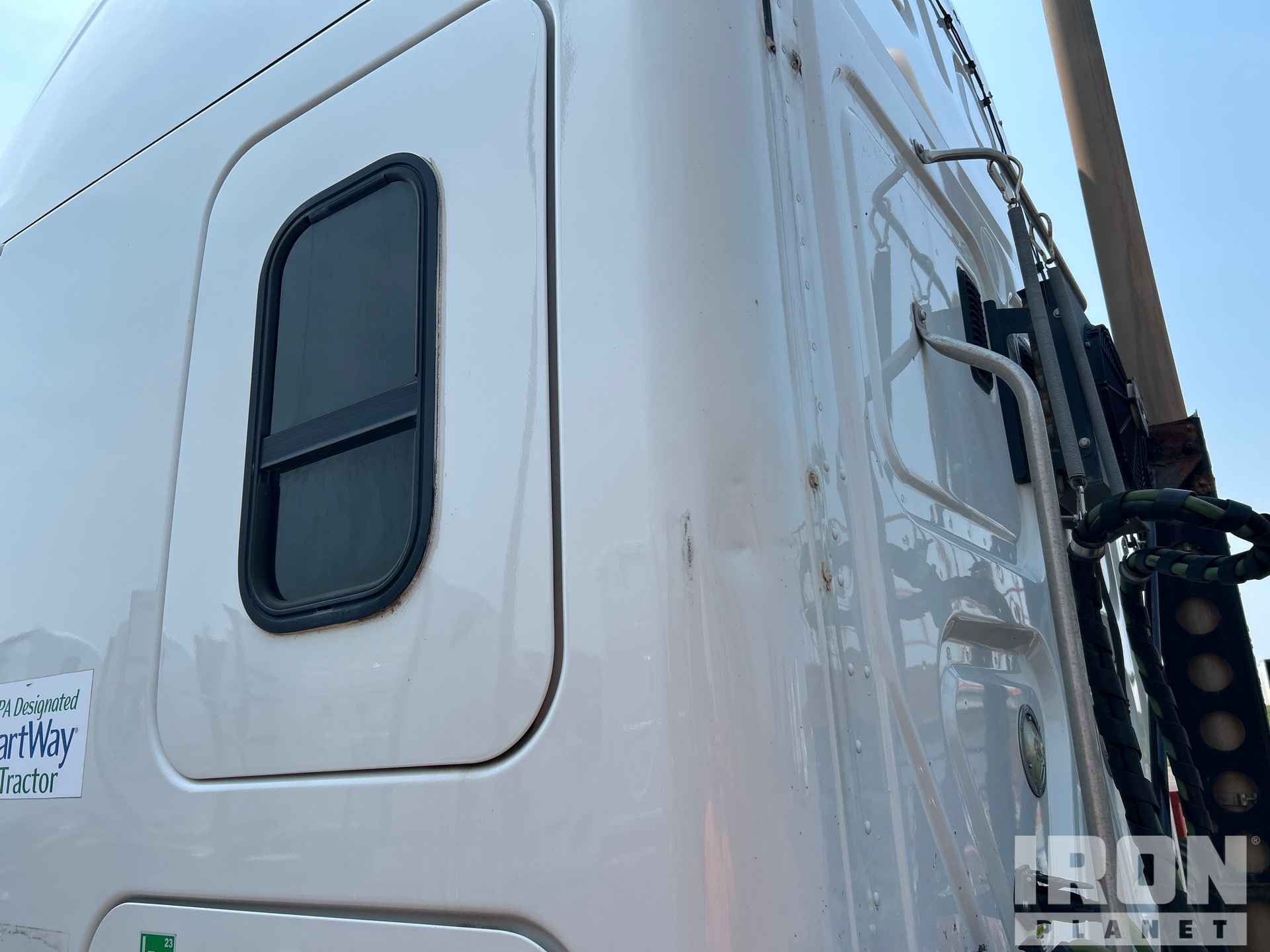 2016 Freightliner CASCADIA 125