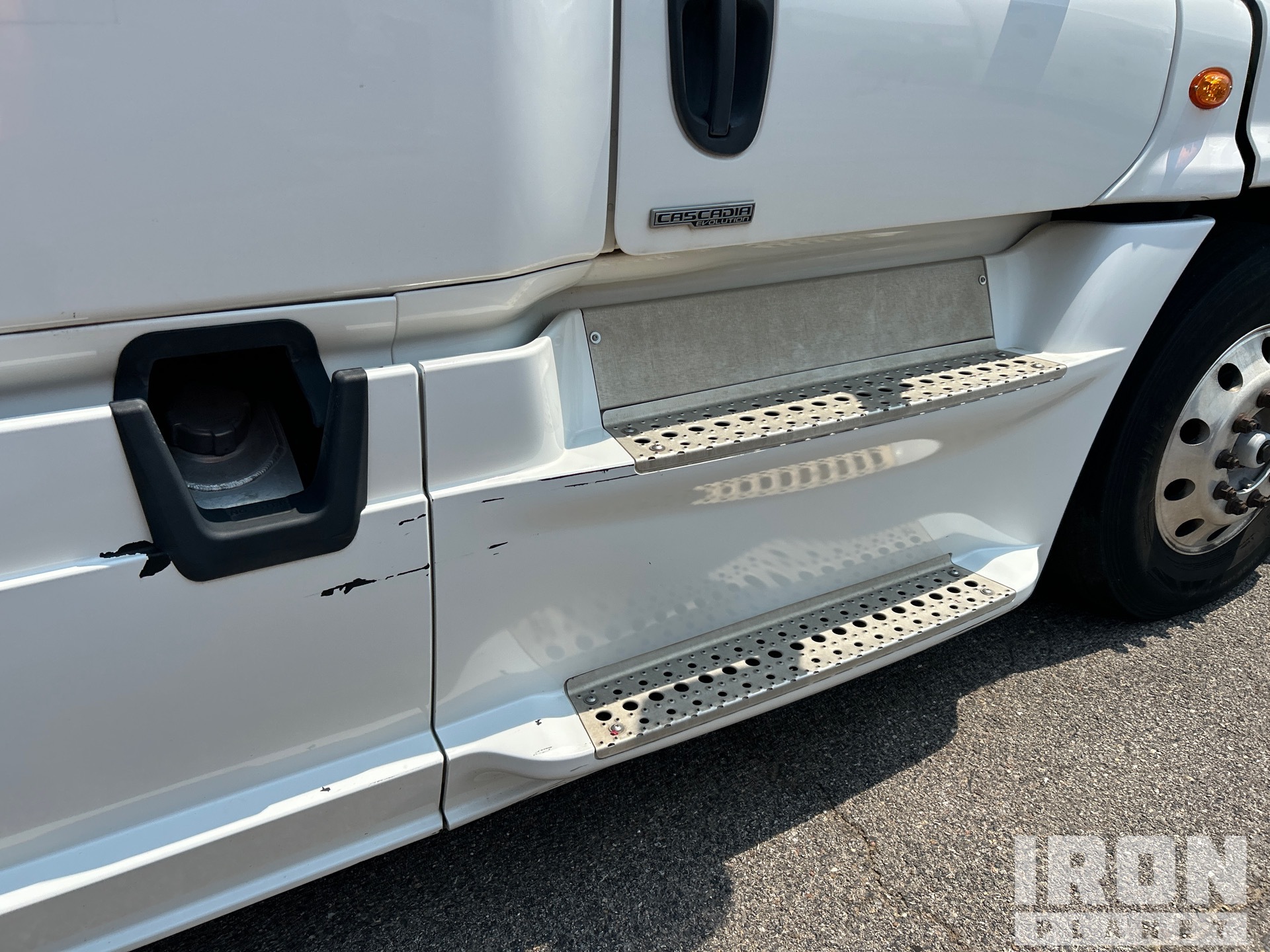 2016 Freightliner CASCADIA 125