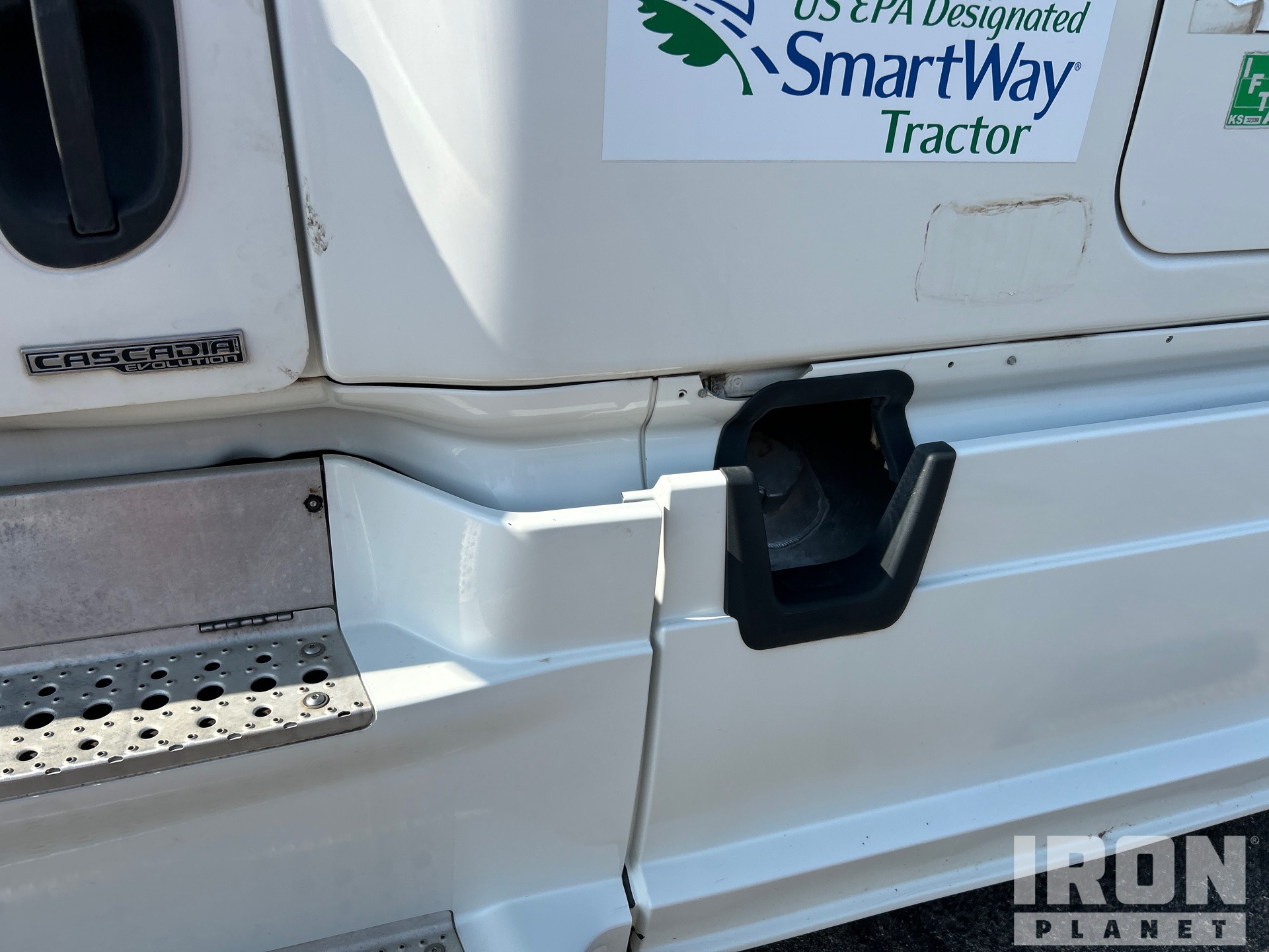 2016 Freightliner CASCADIA 125