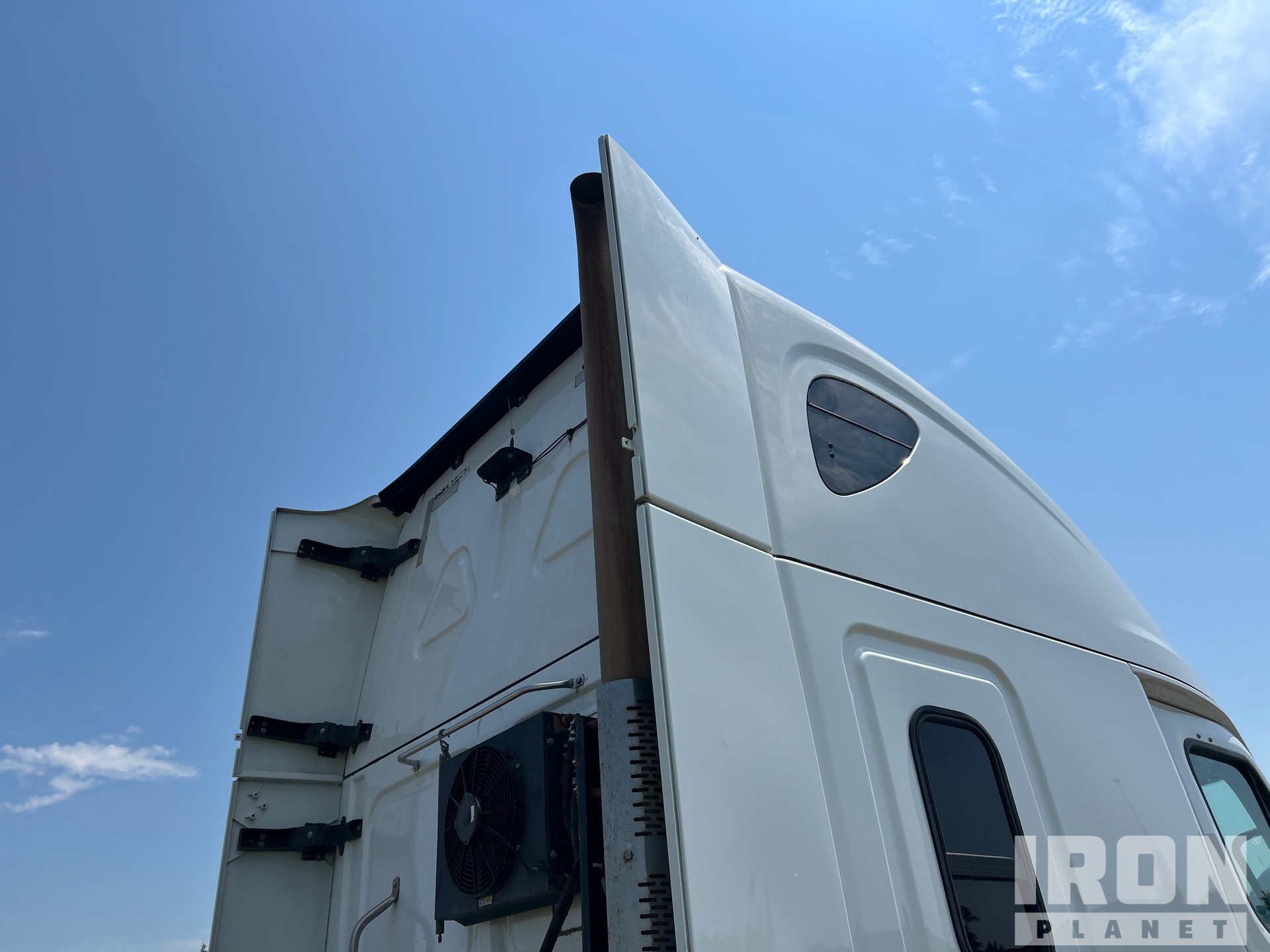 2016 Freightliner CASCADIA 125