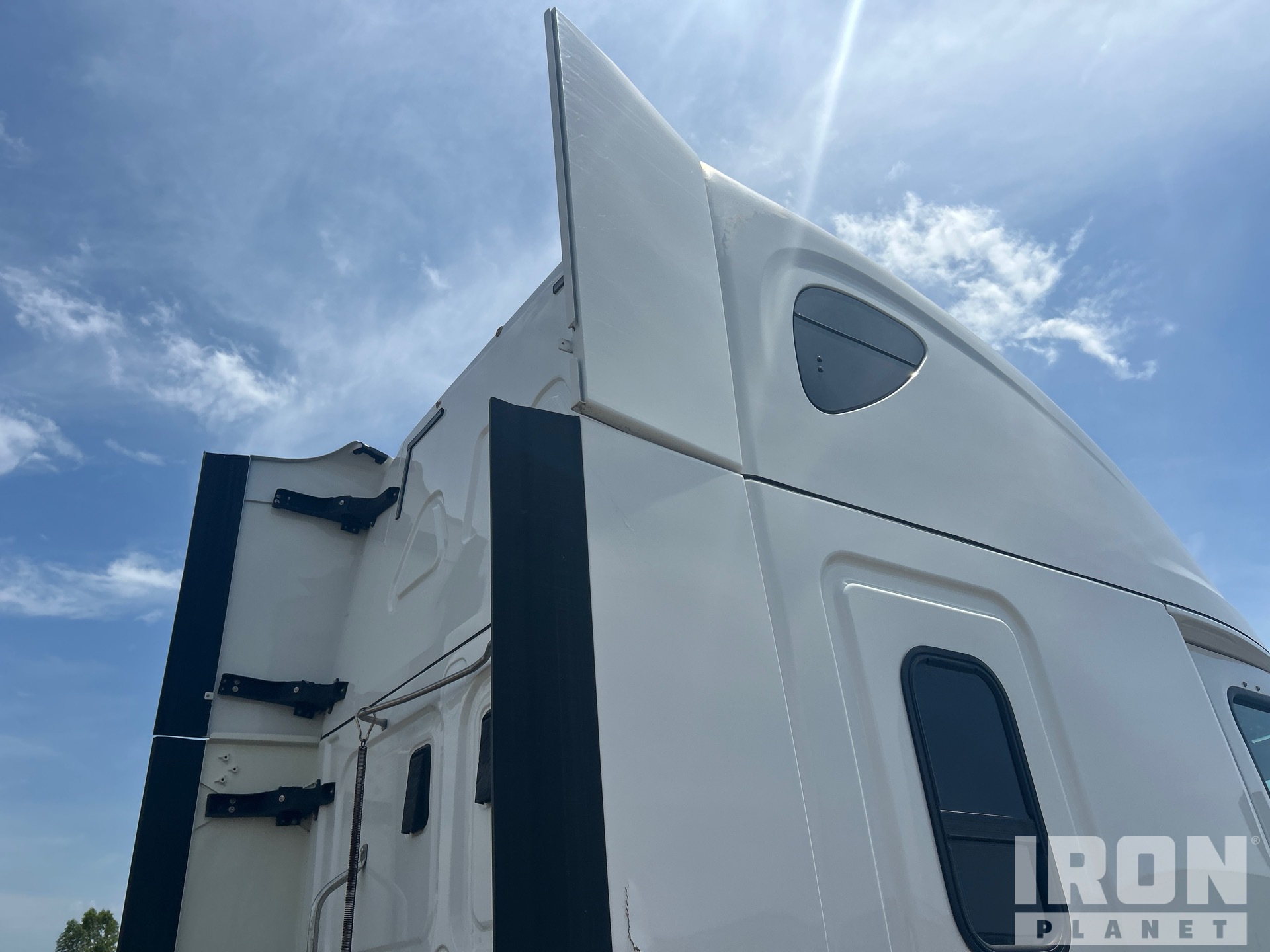 2017 Freightliner CASCADIA 125