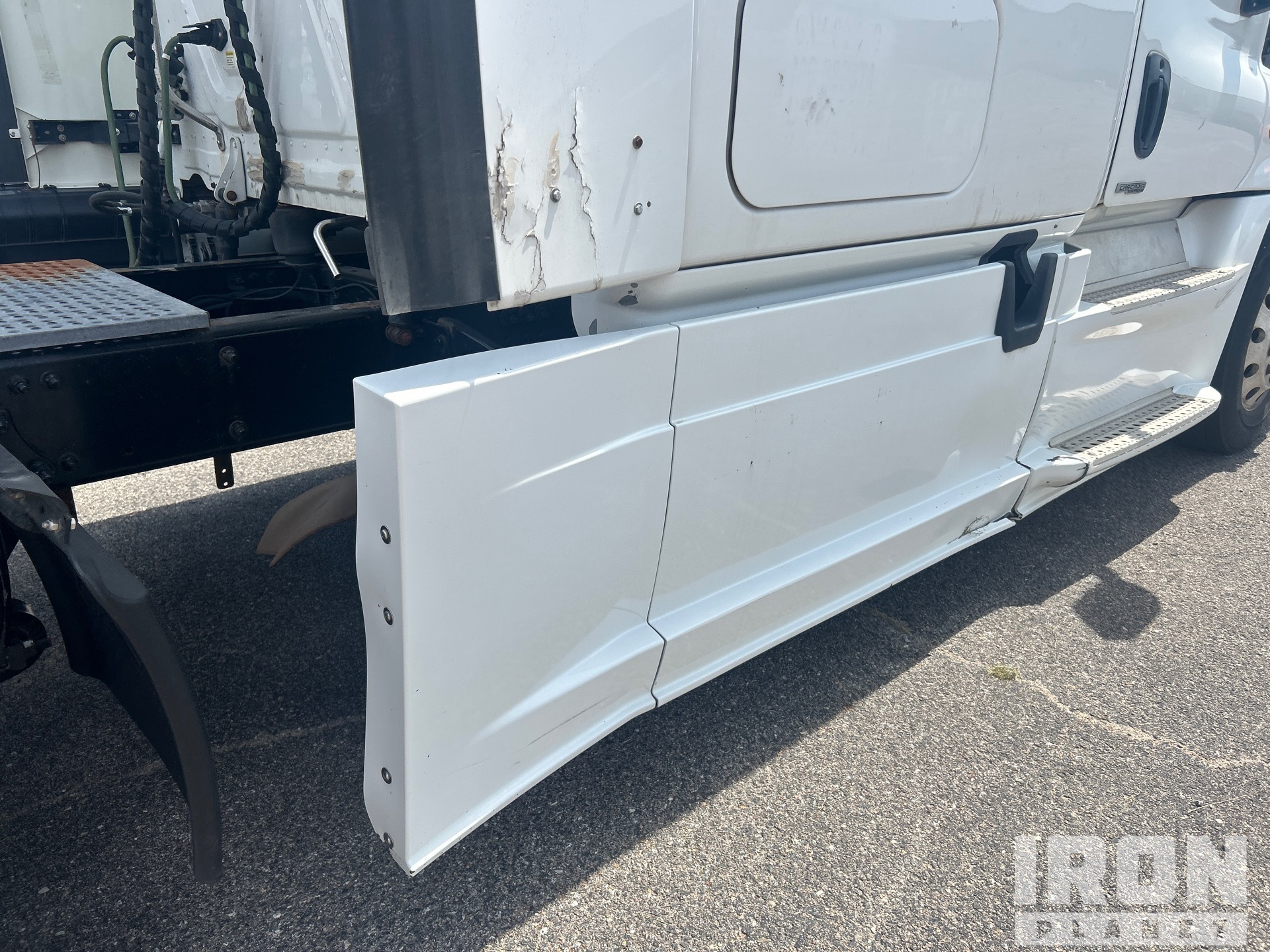 2017 Freightliner CASCADIA 125