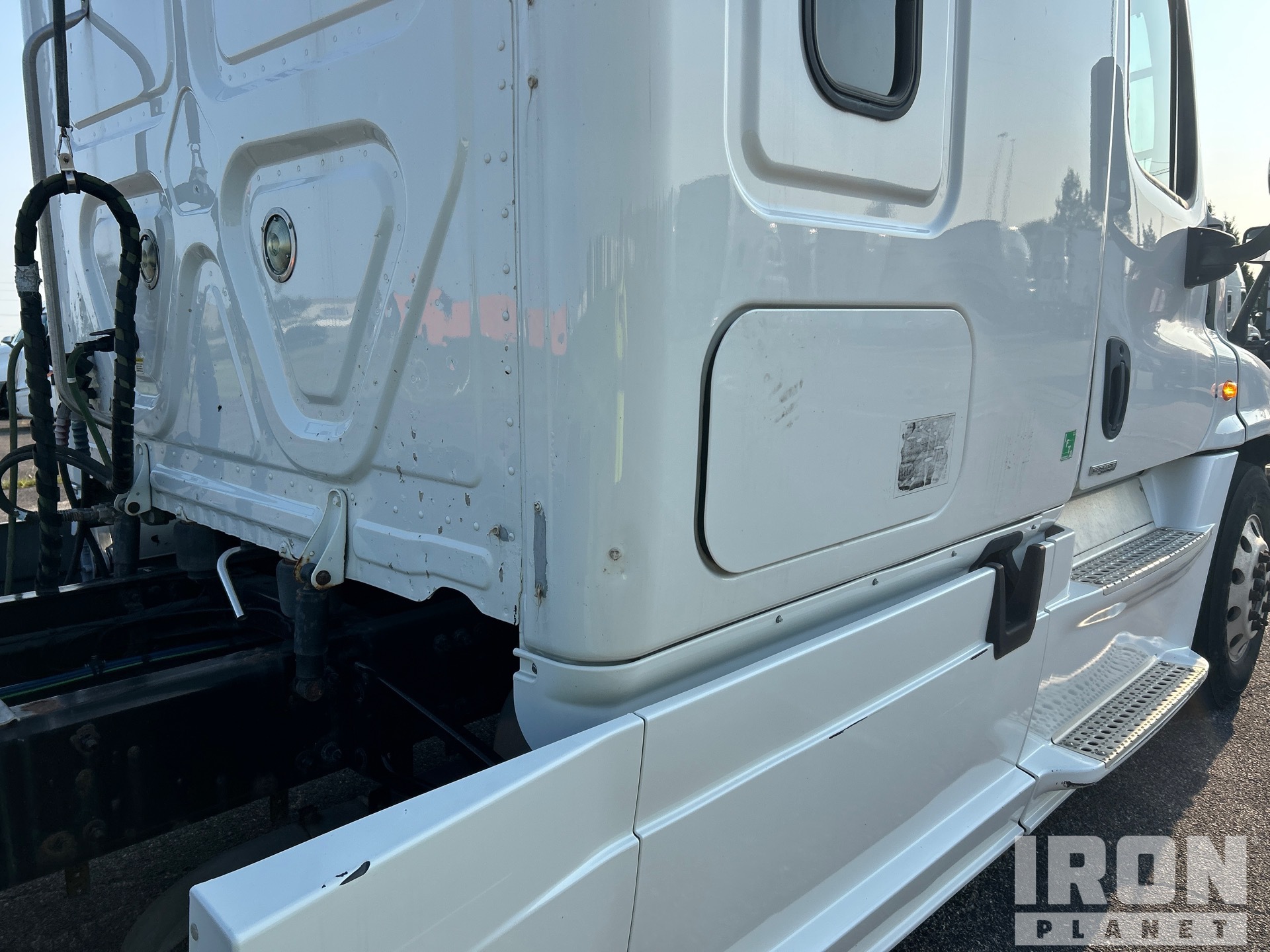 2017 Freightliner CASCADIA 125