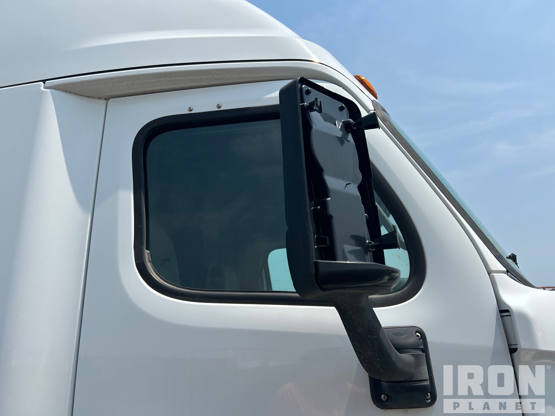 2017 Freightliner CASCADIA 125
