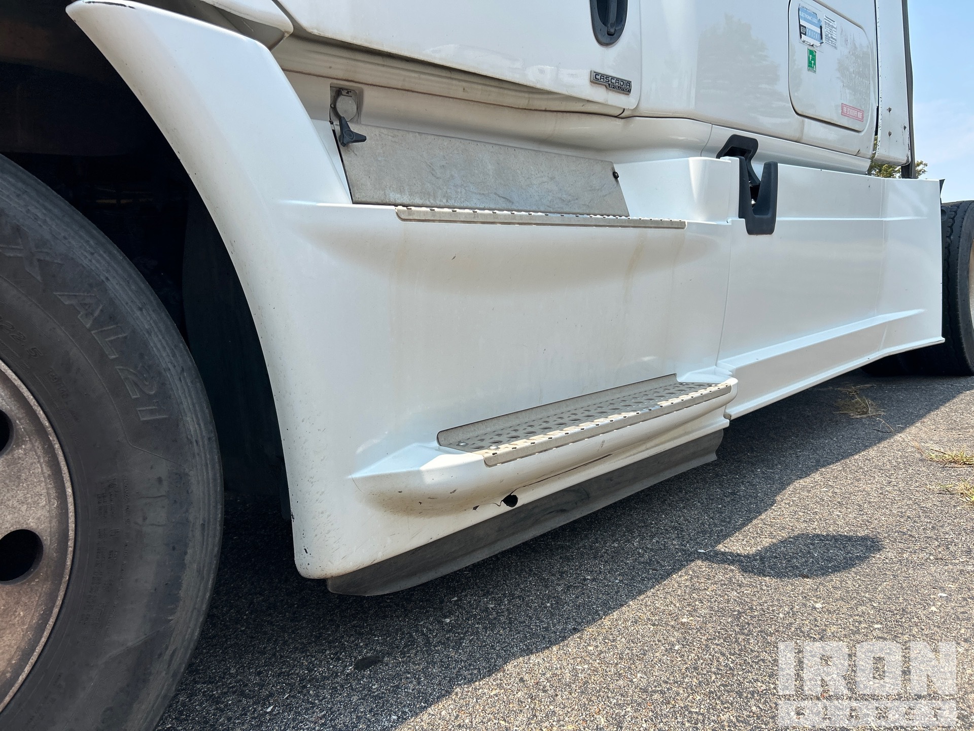 2017 Freightliner CASCADIA 125