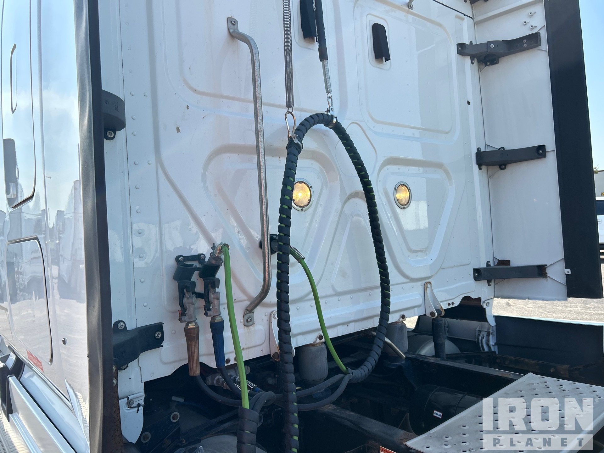 2019 Freightliner CASCADIA 126