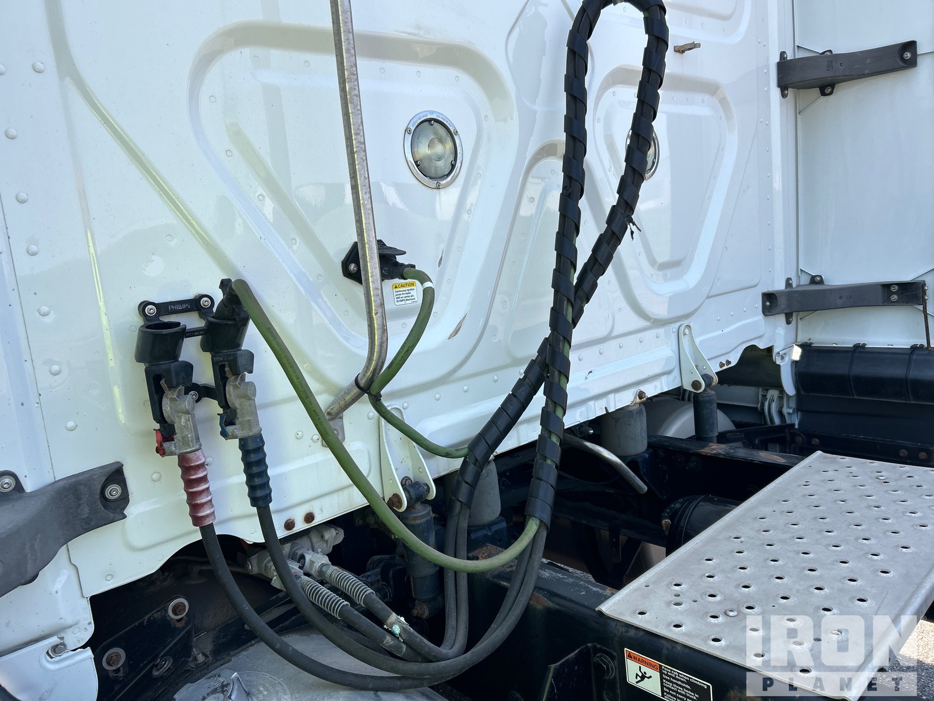 2019 Freightliner CASCADIA 126