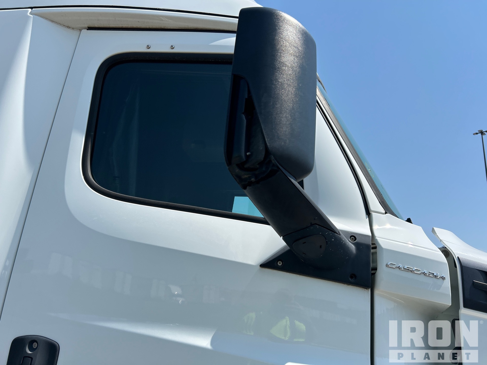 2019 Freightliner CASCADIA 126