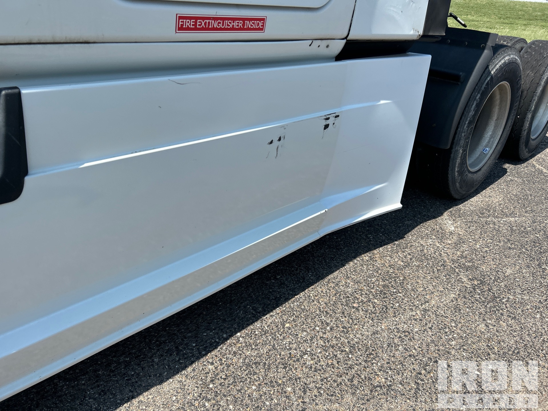 2019 Freightliner CASCADIA 126
