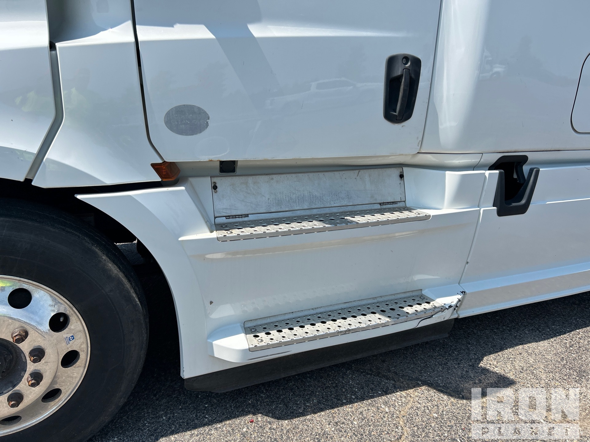2019 Freightliner CASCADIA 126
