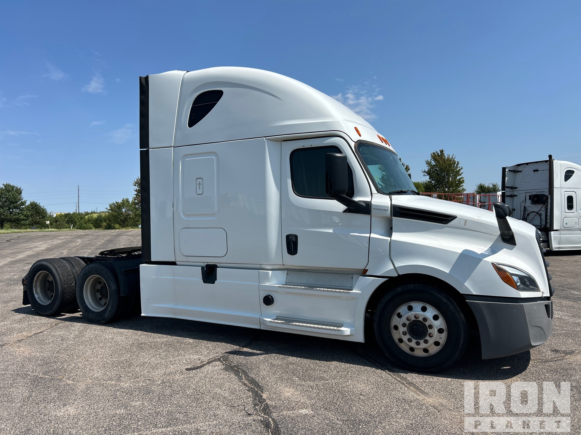 2019 Freightliner CASCADIA 126