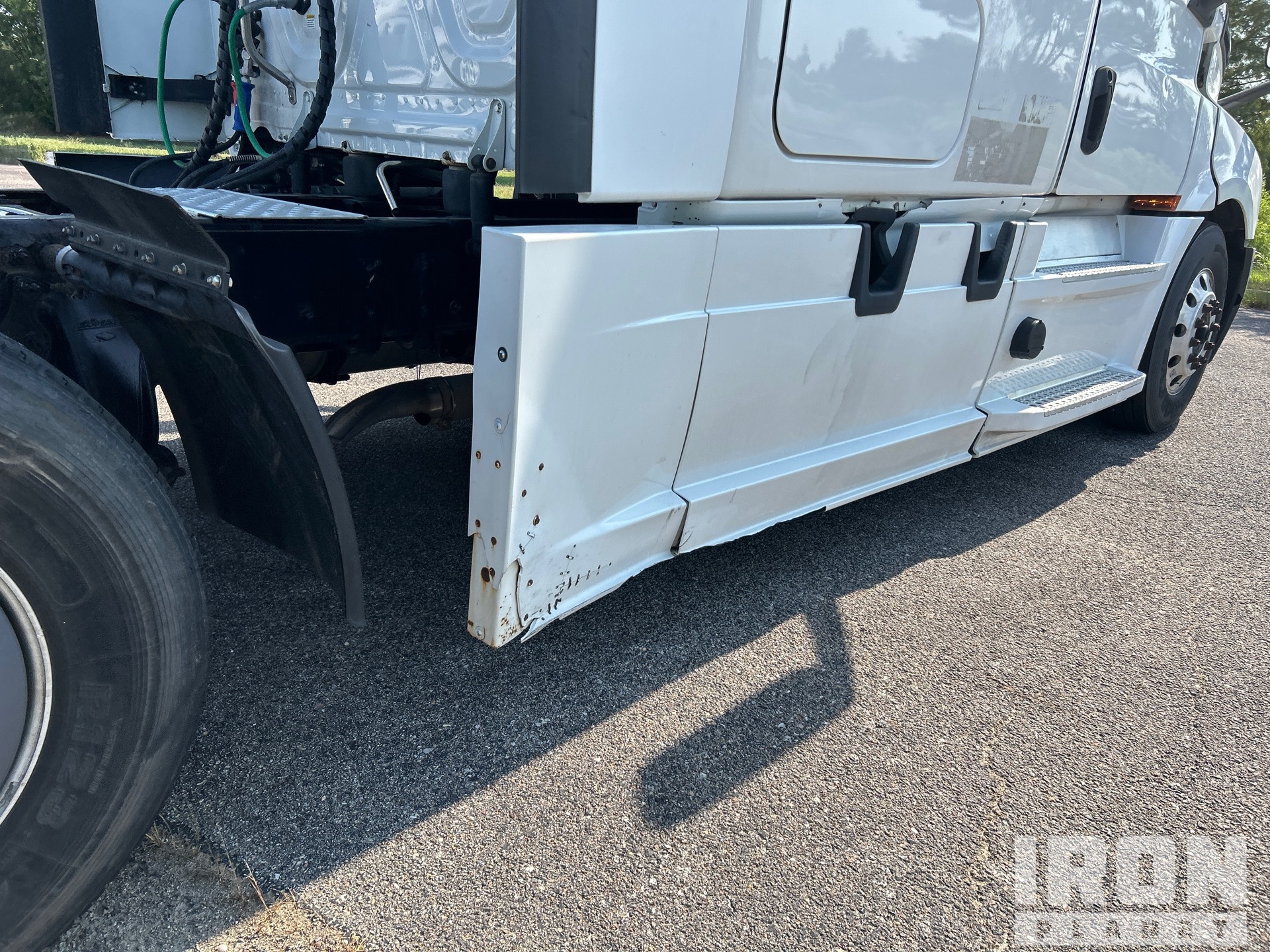 2019 Freightliner CASCADIA 126