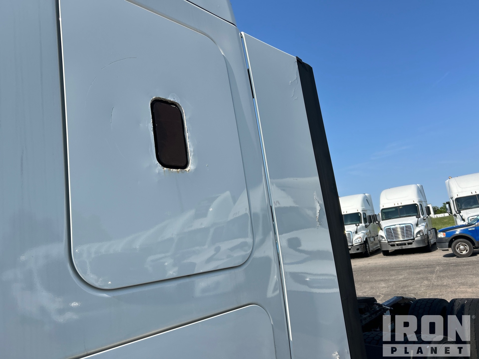 2019 Freightliner CASCADIA 126