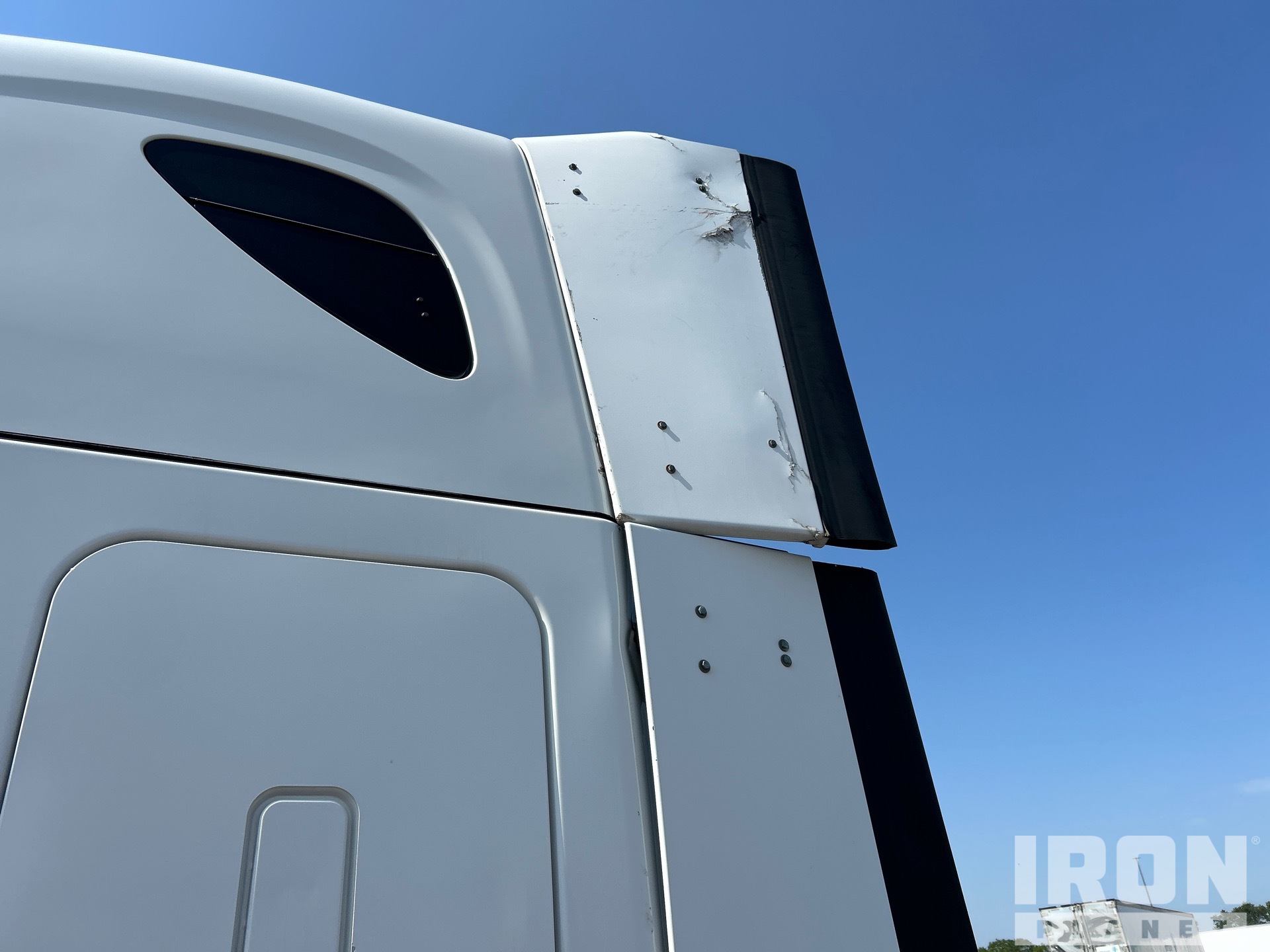 2019 Freightliner CASCADIA 126