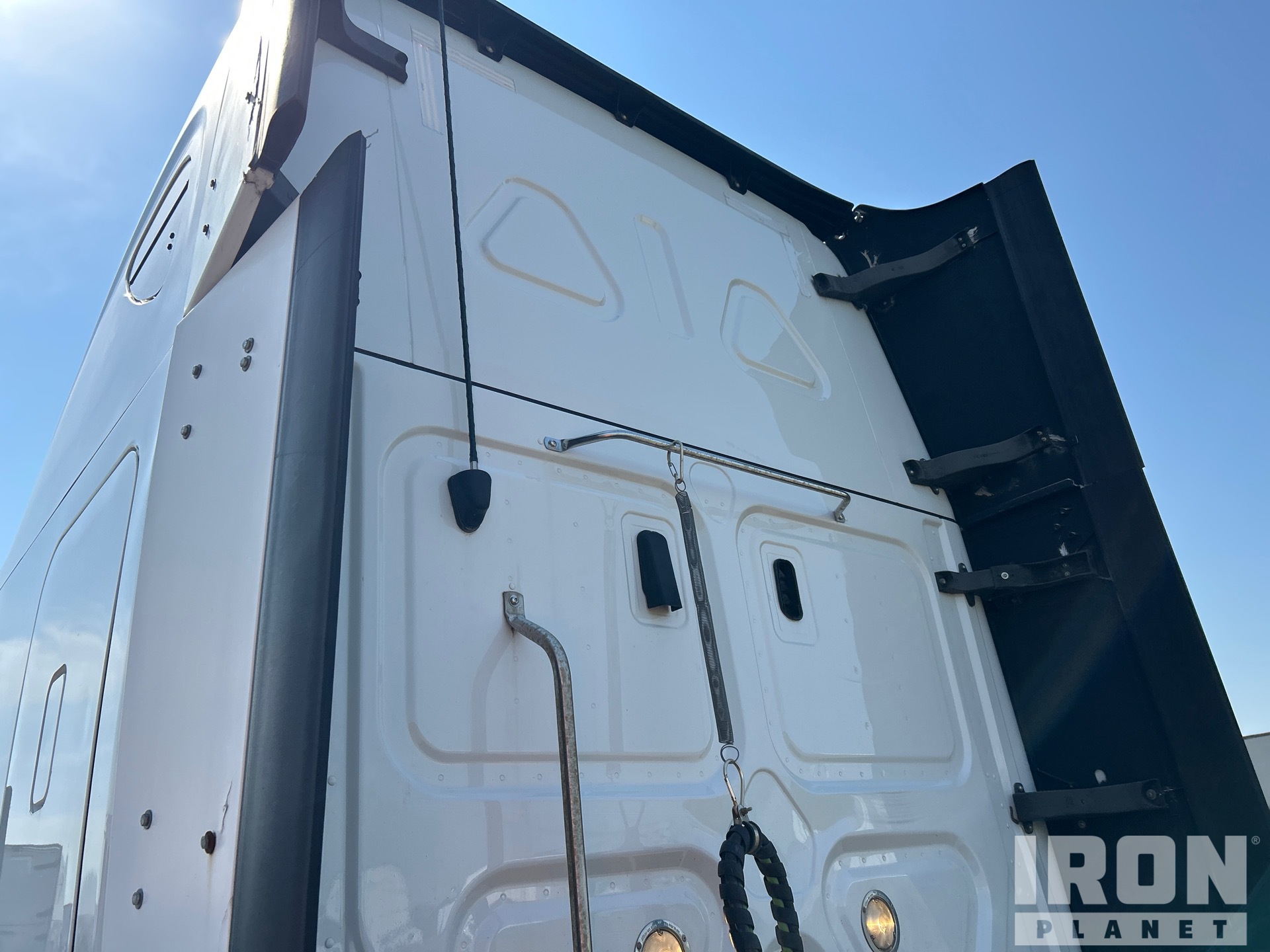 2019 Freightliner CASCADIA 126