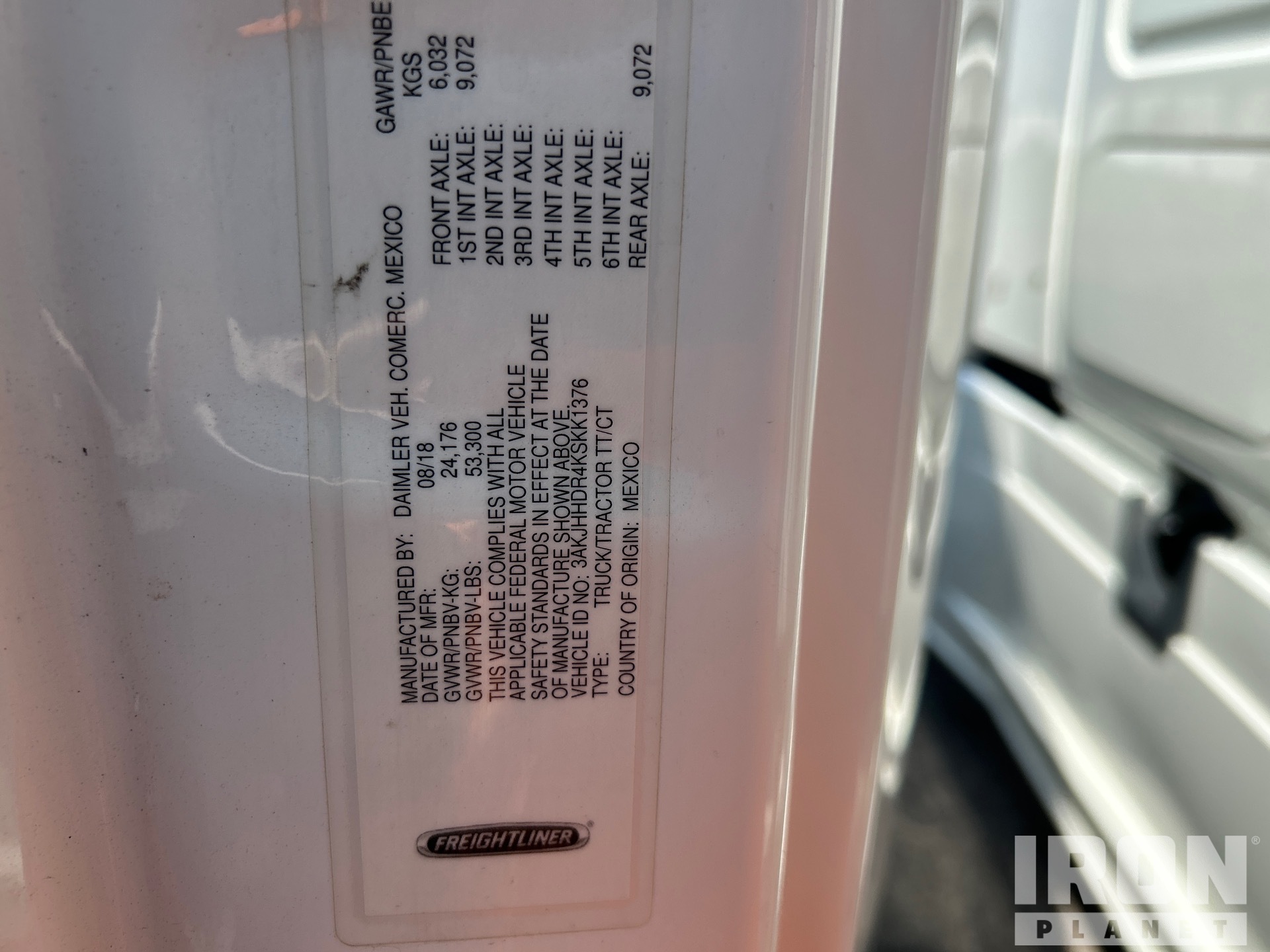 2019 Freightliner CASCADIA 126
