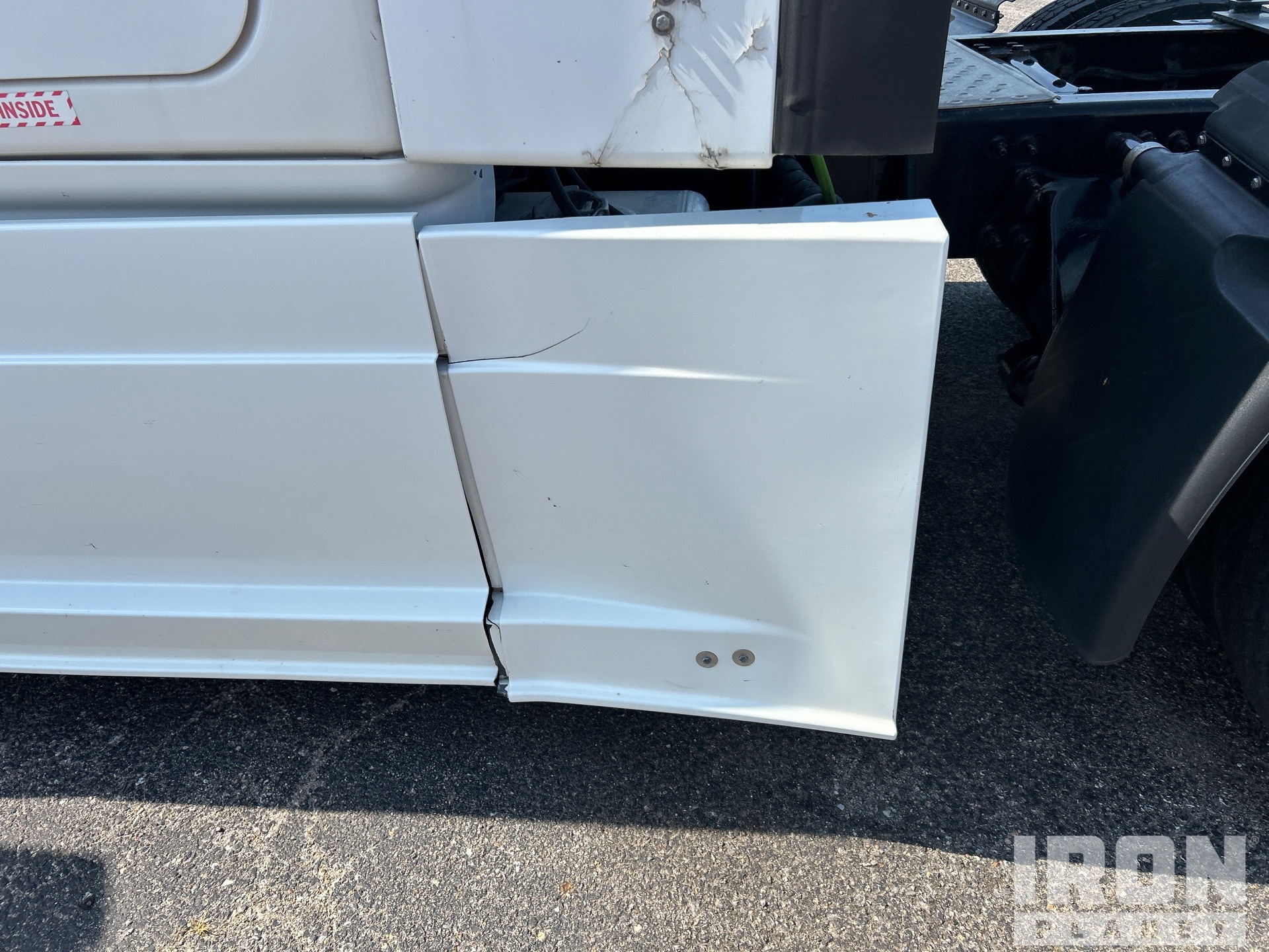 2019 Freightliner CASCADIA 126