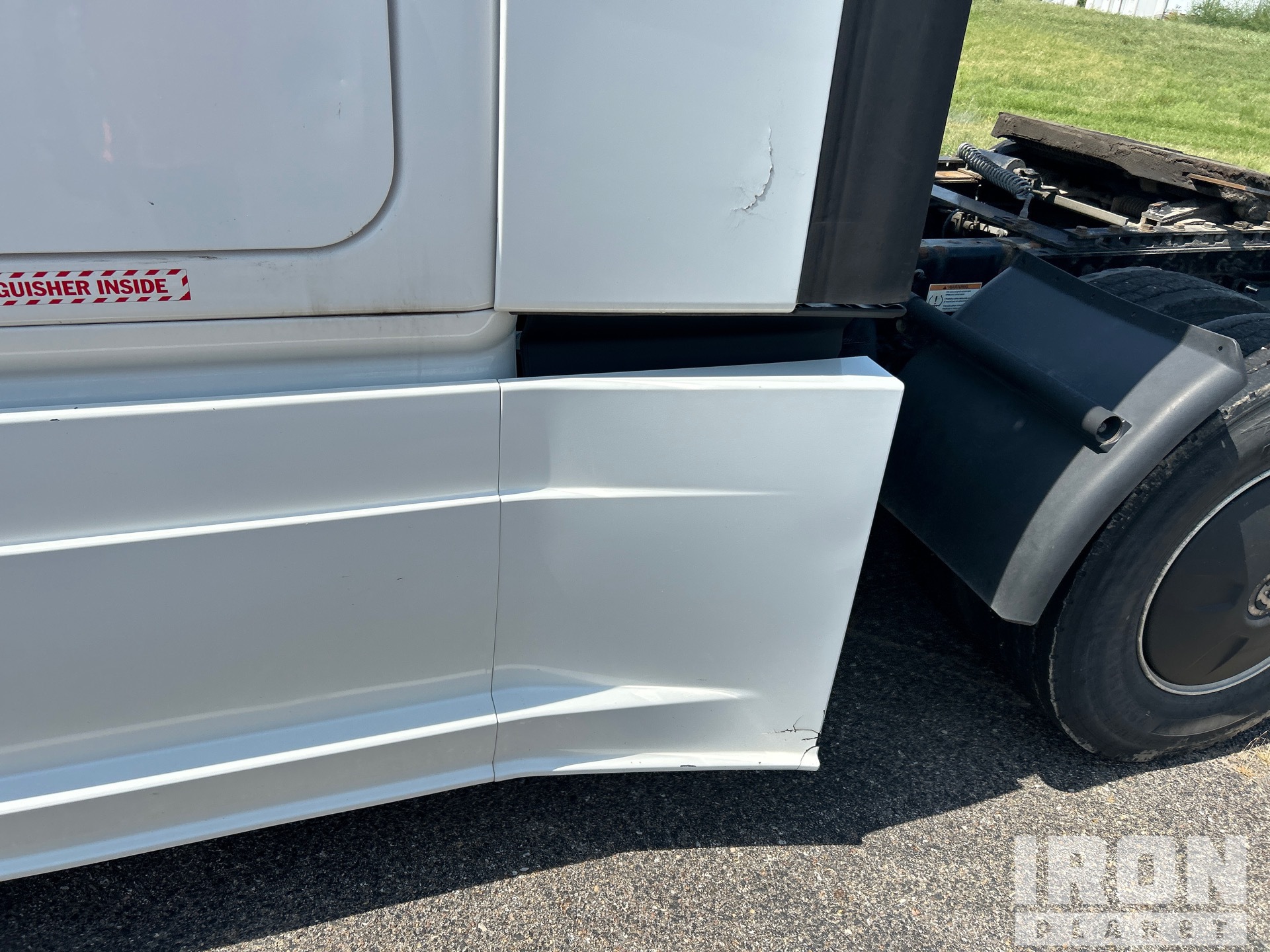 2019 Freightliner CASCADIA 126