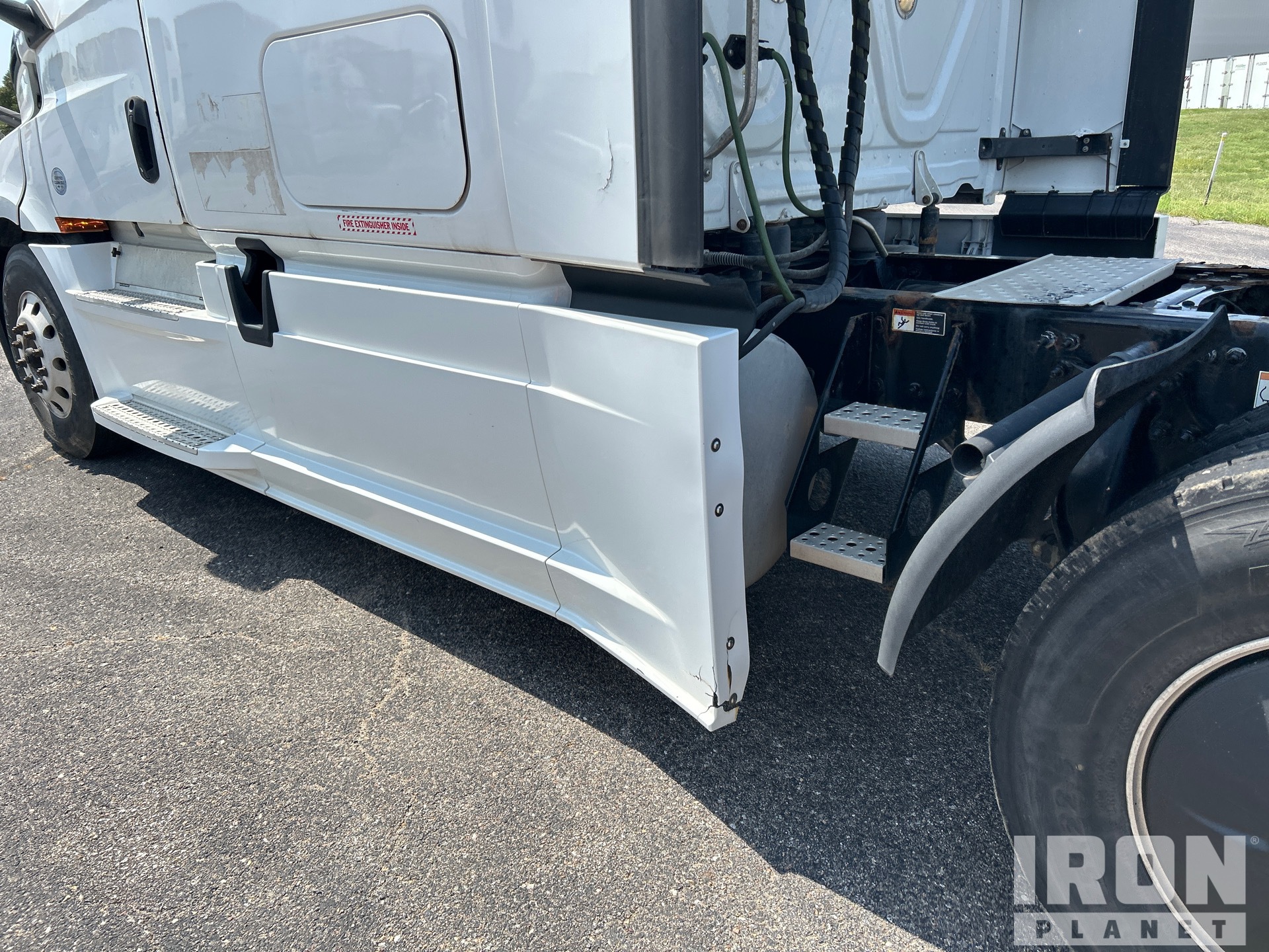 2019 Freightliner CASCADIA 126