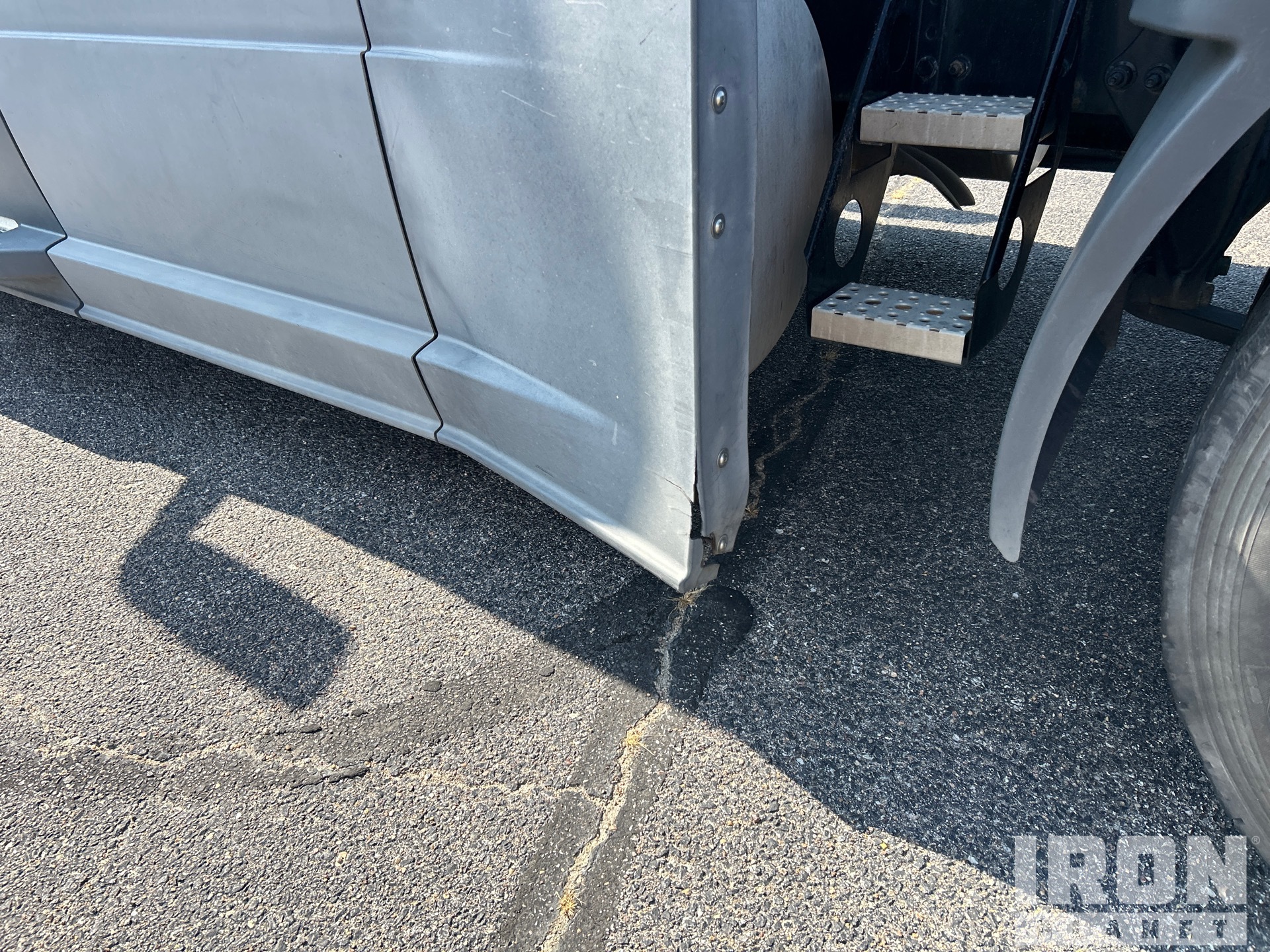 2020 Freightliner CASCADIA 126