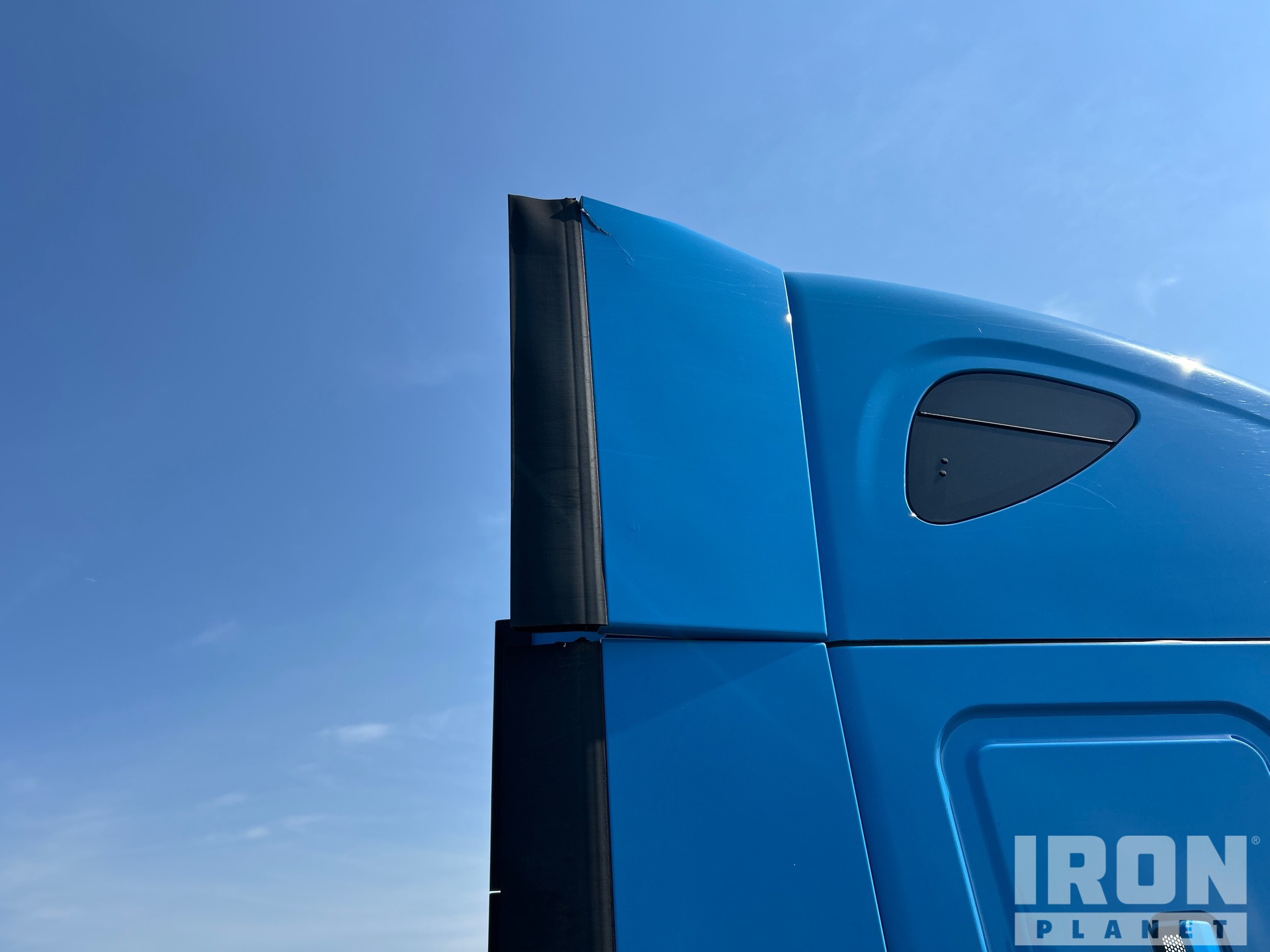 2020 Freightliner CASCADIA 126