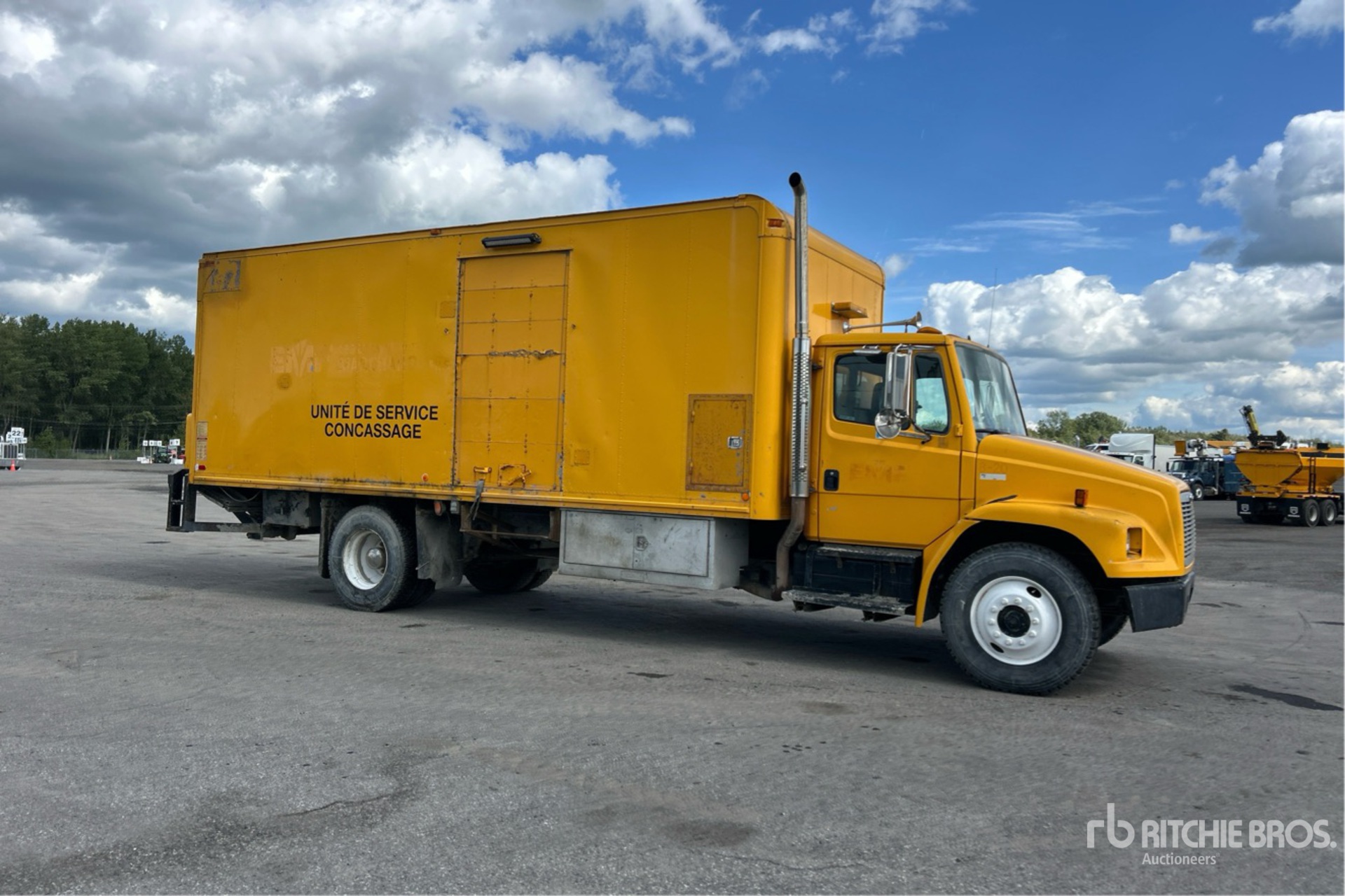 1998 Freightliner FL80