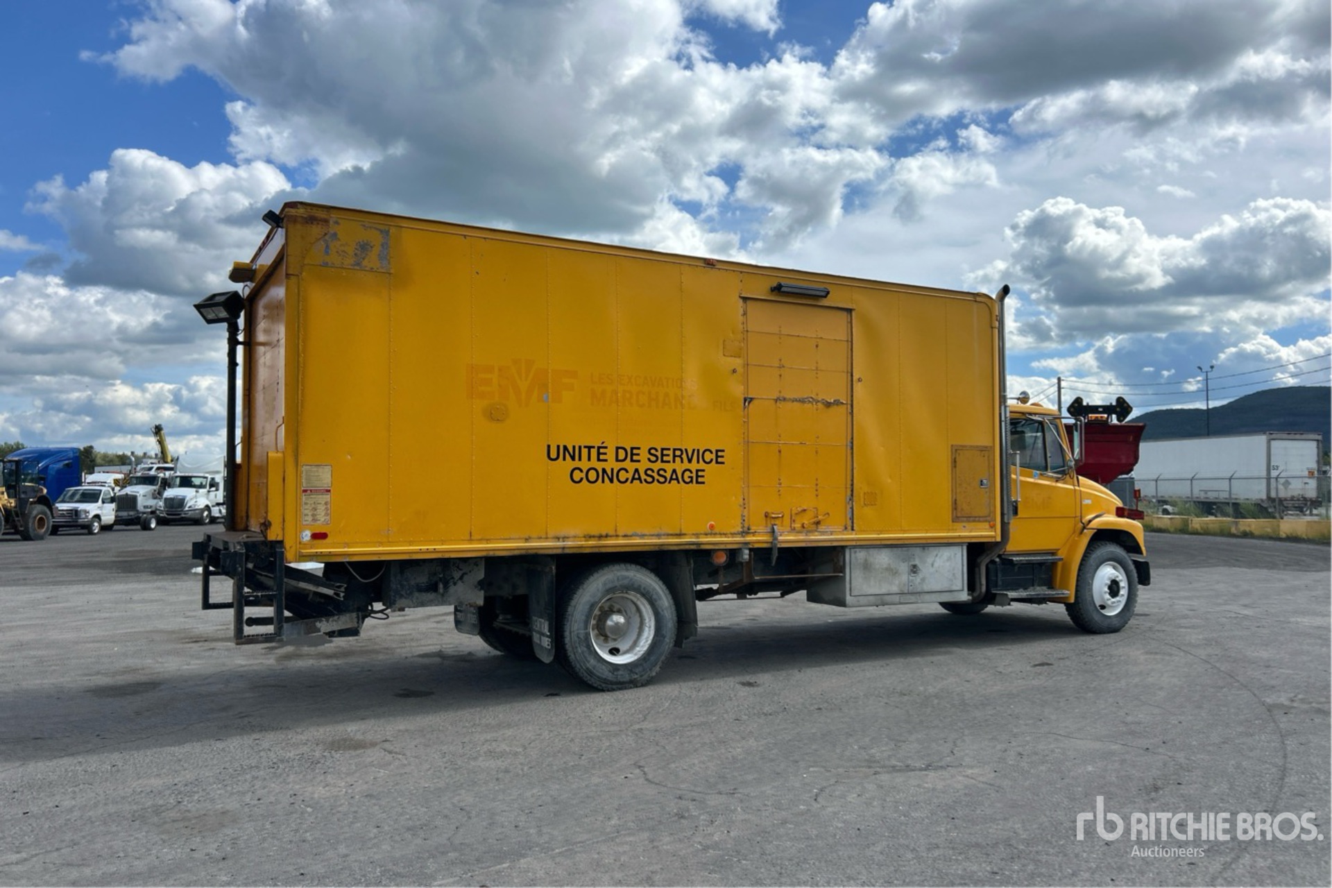 1998 Freightliner FL80