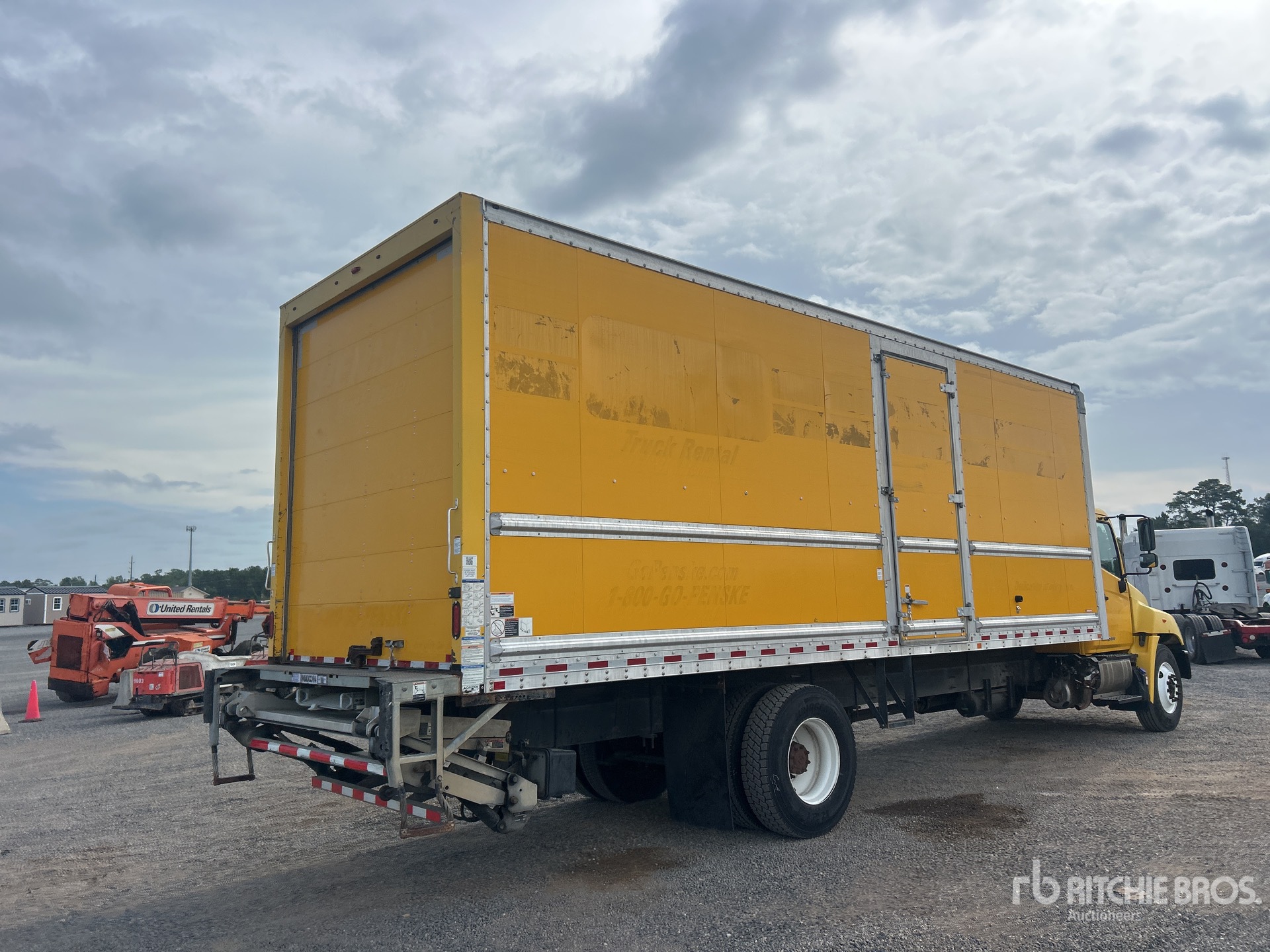 2019 Hino 268
