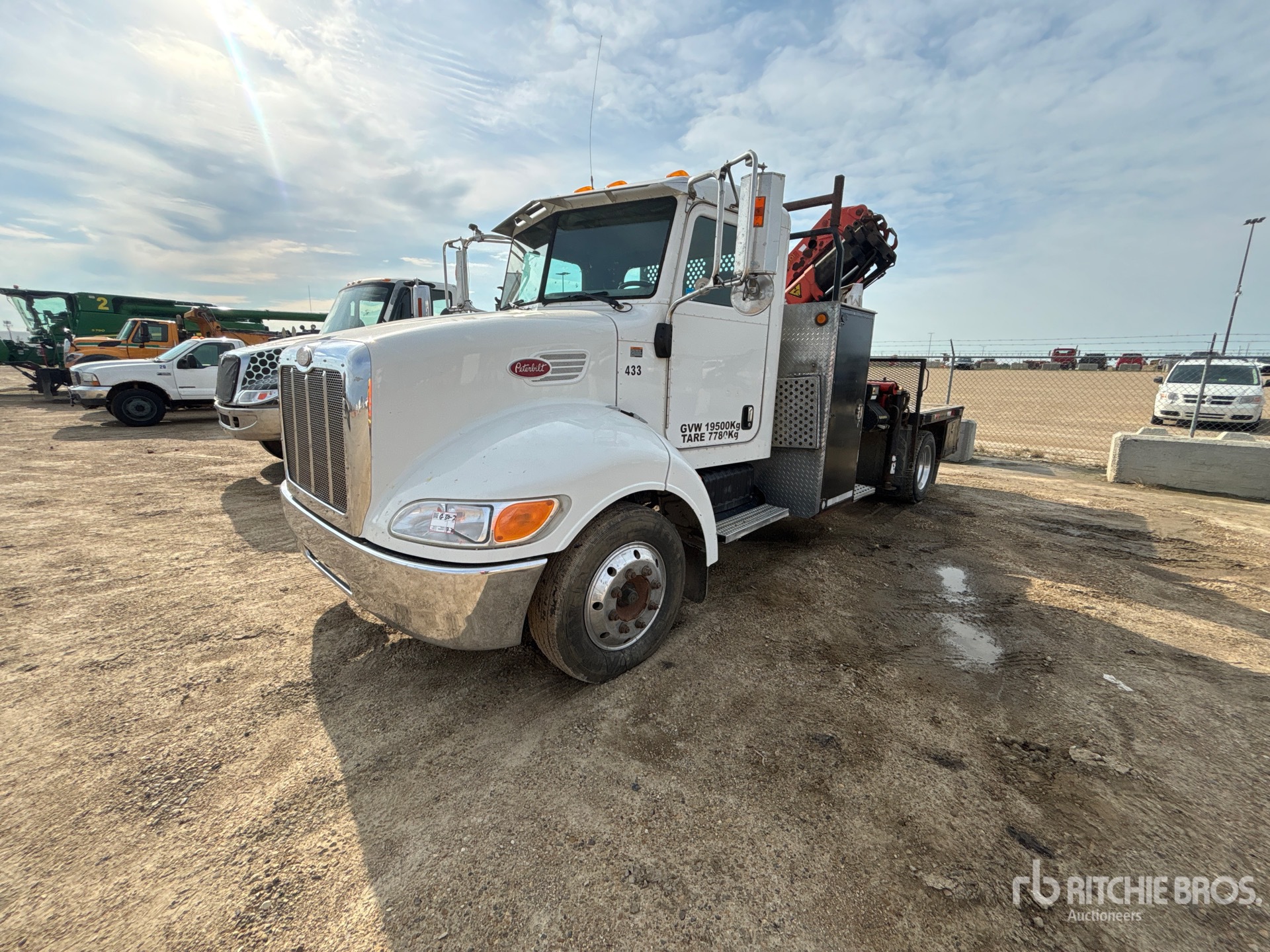 2009 Peterbilt 325