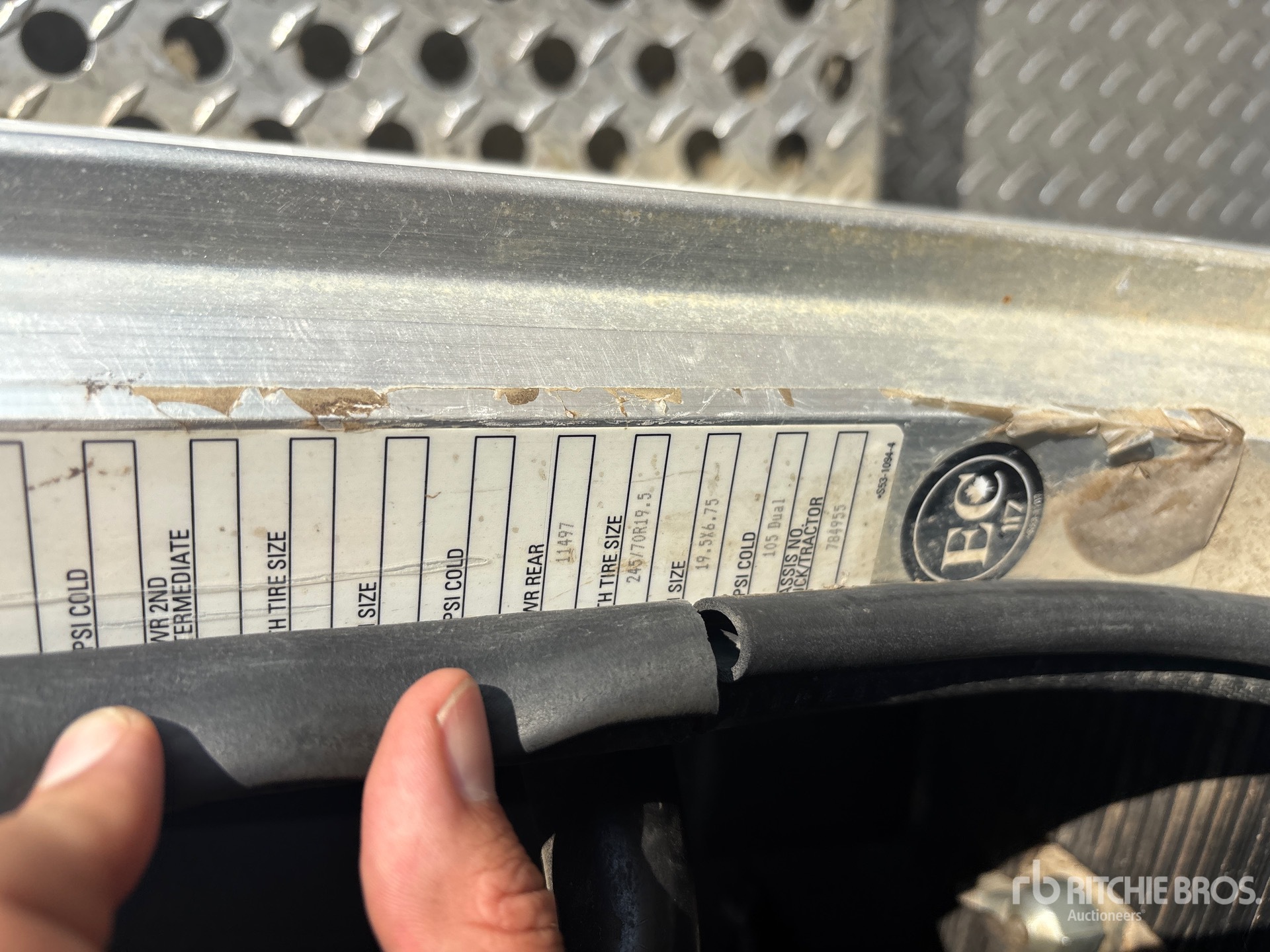 2009 Peterbilt 325