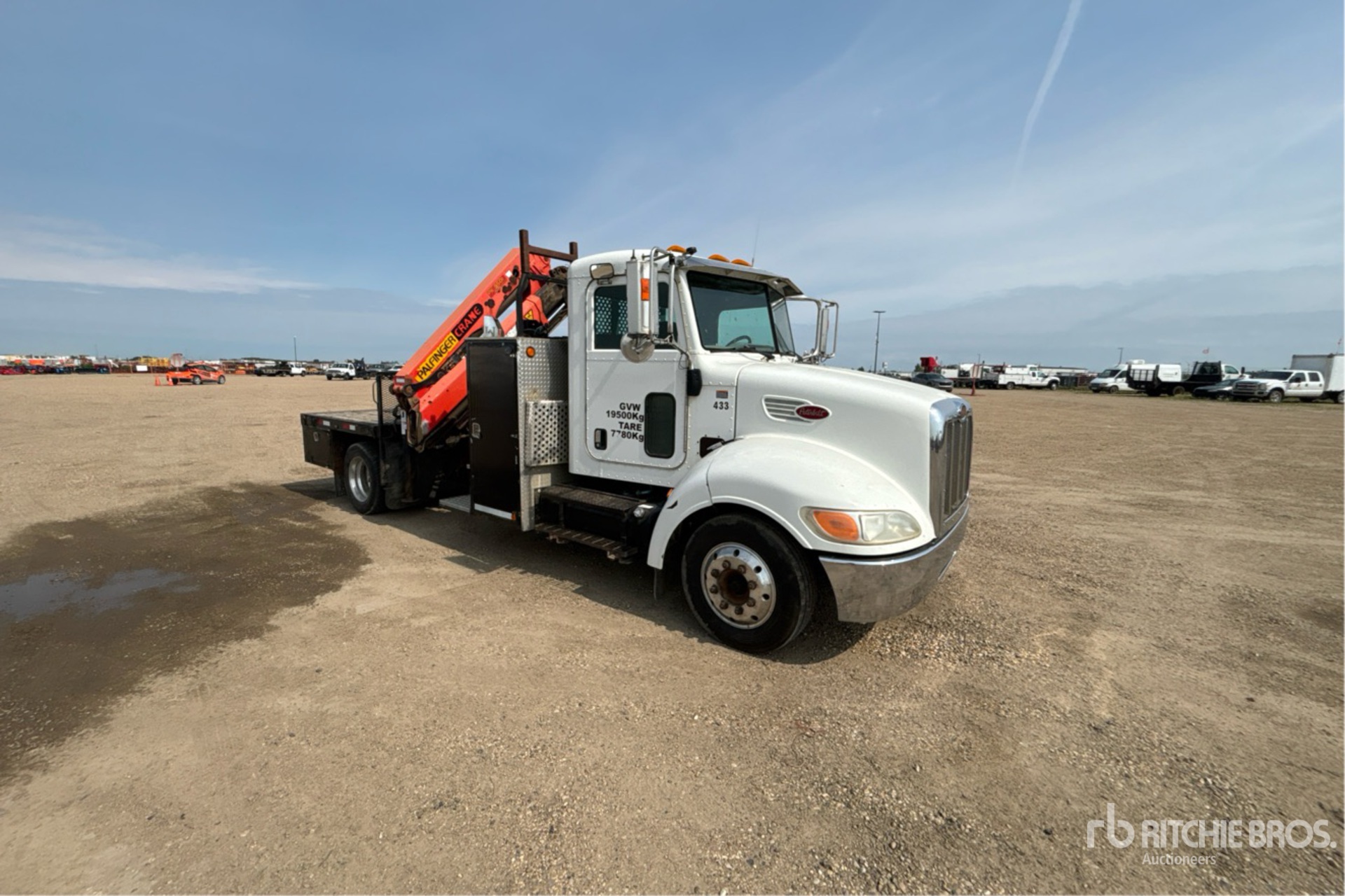 2009 Peterbilt 325