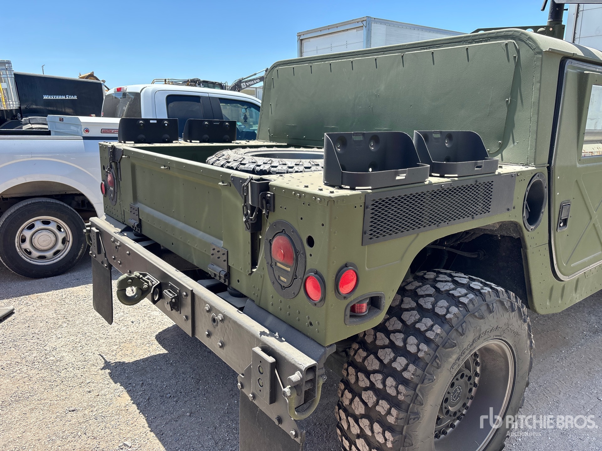 2006 Am General M1165A2