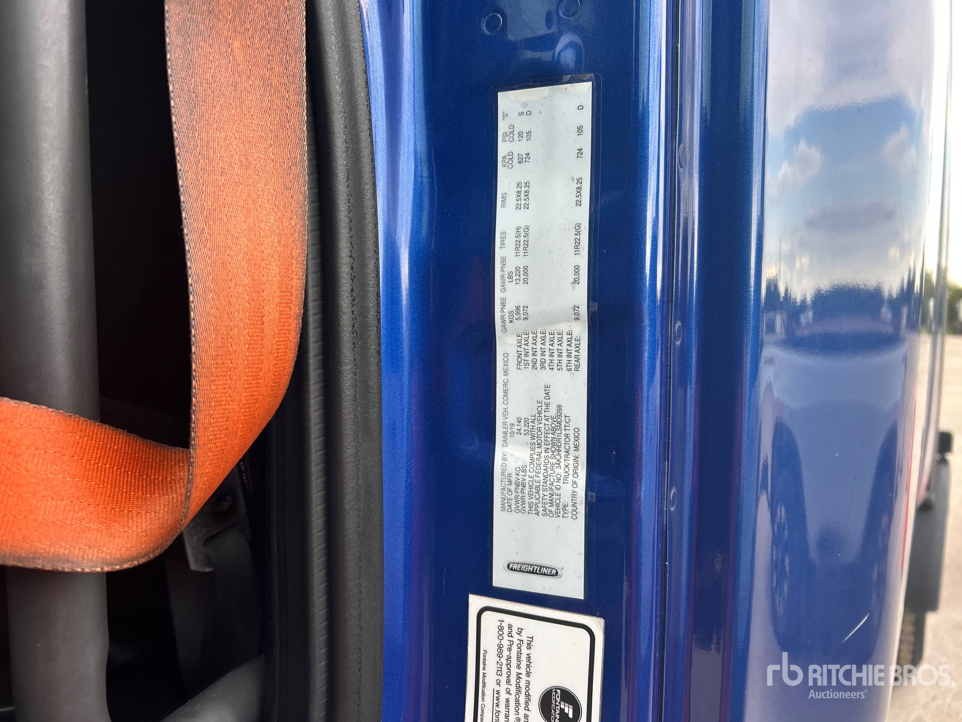 2020 Freightliner CASCADIA 126