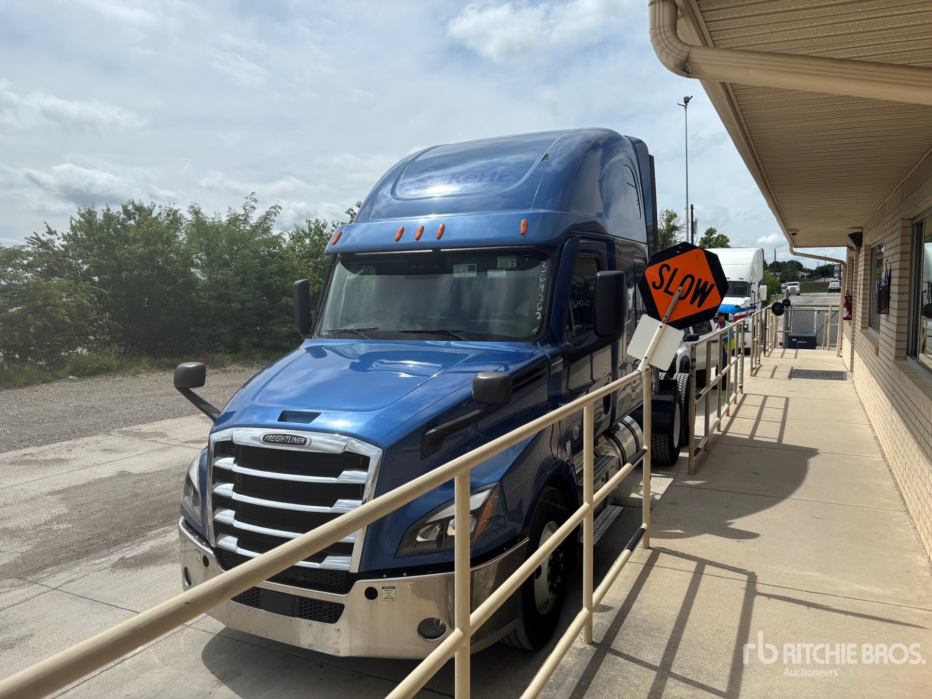 2020 Freightliner CASCADIA 126