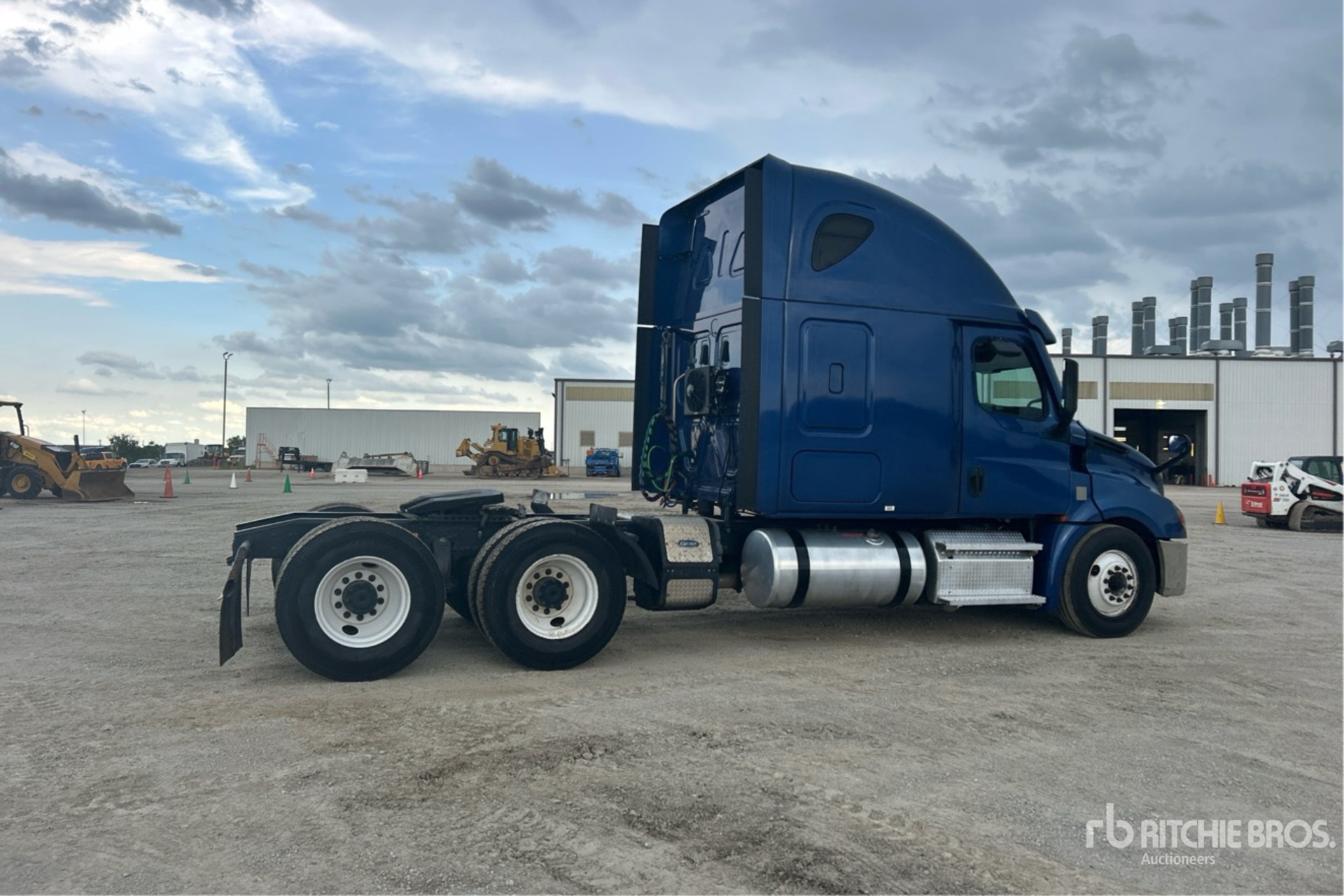 2020 Freightliner CASCADIA 126